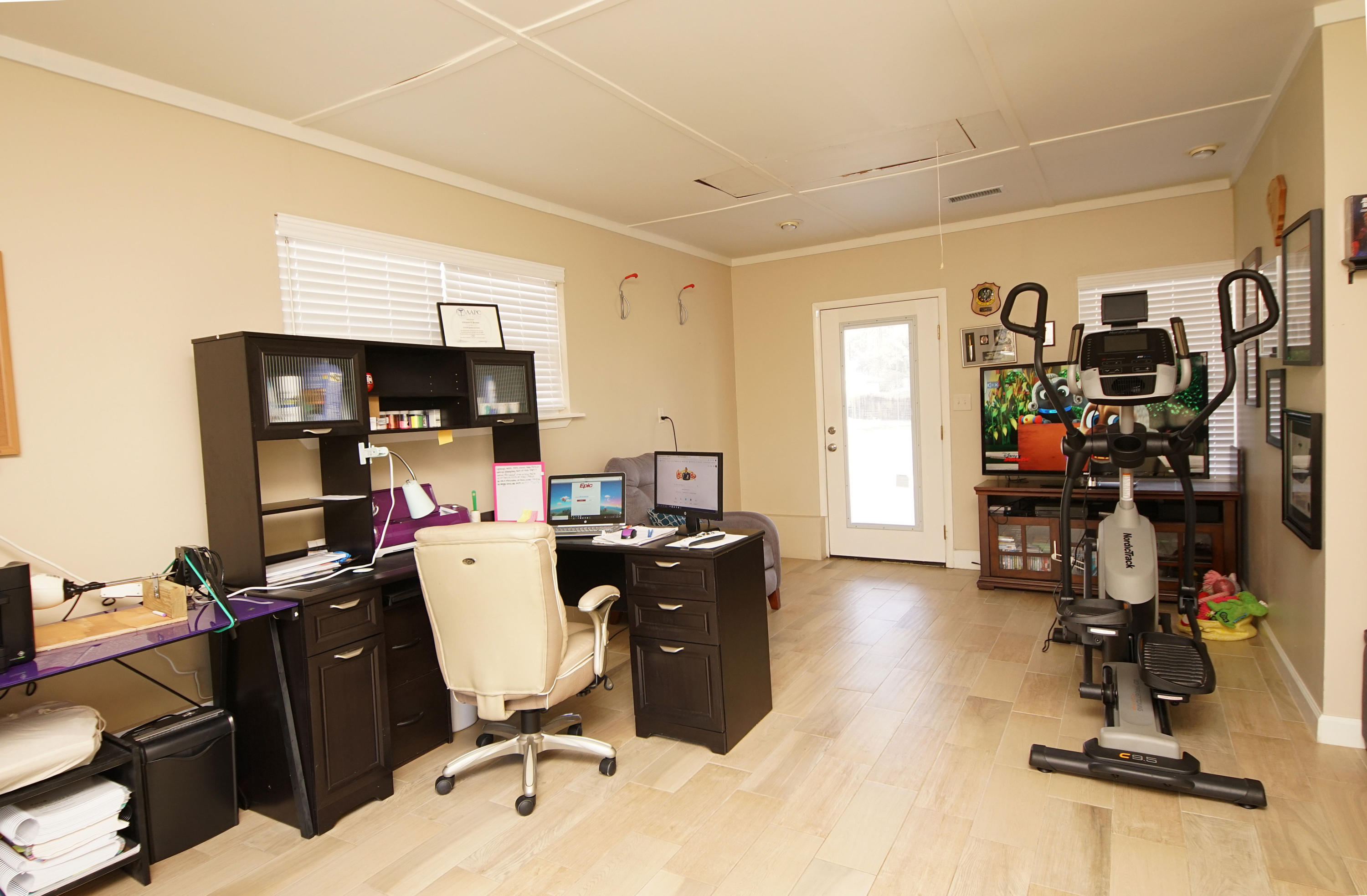 BAYVIEW MANOR - Residential