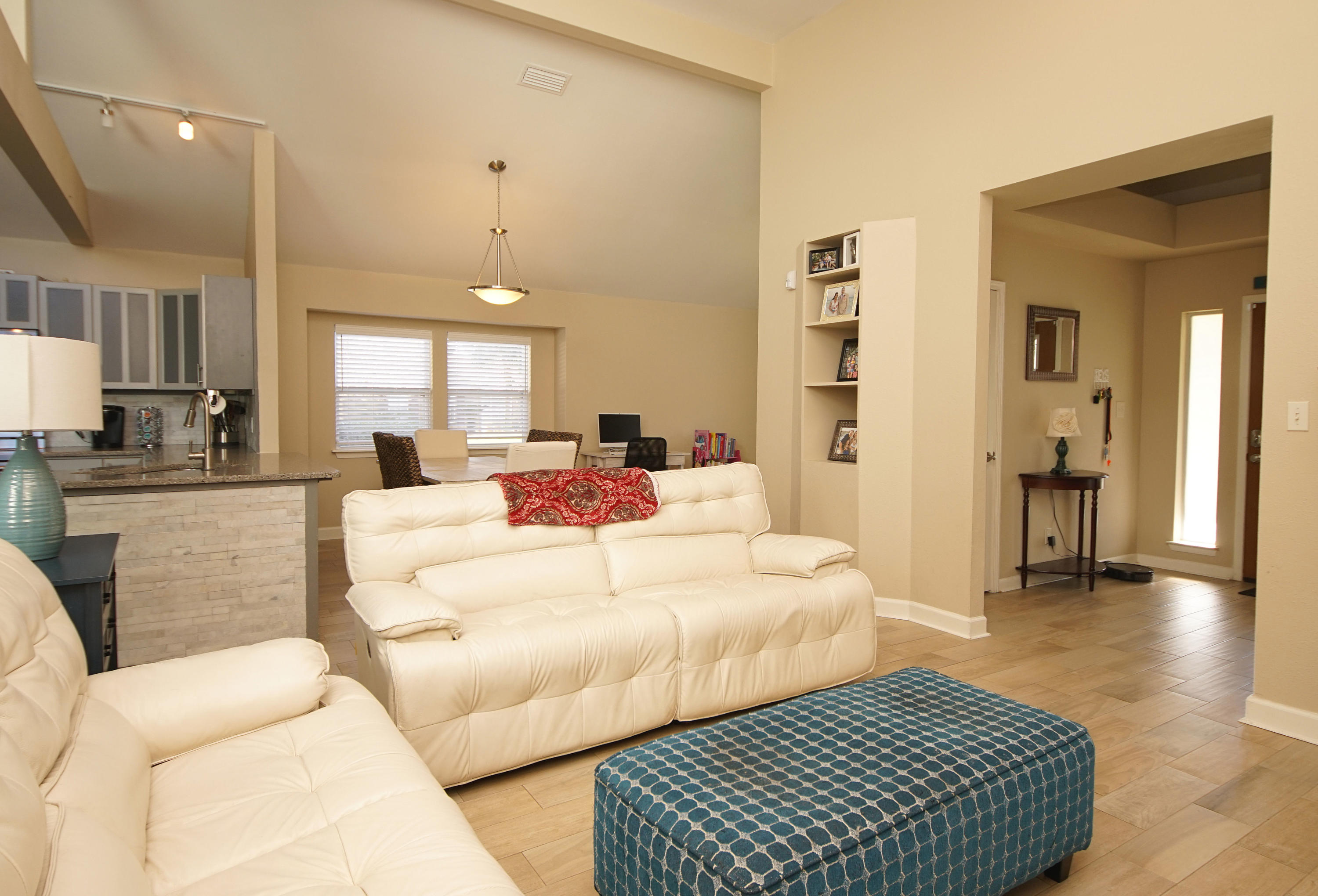 BAYVIEW MANOR - Residential