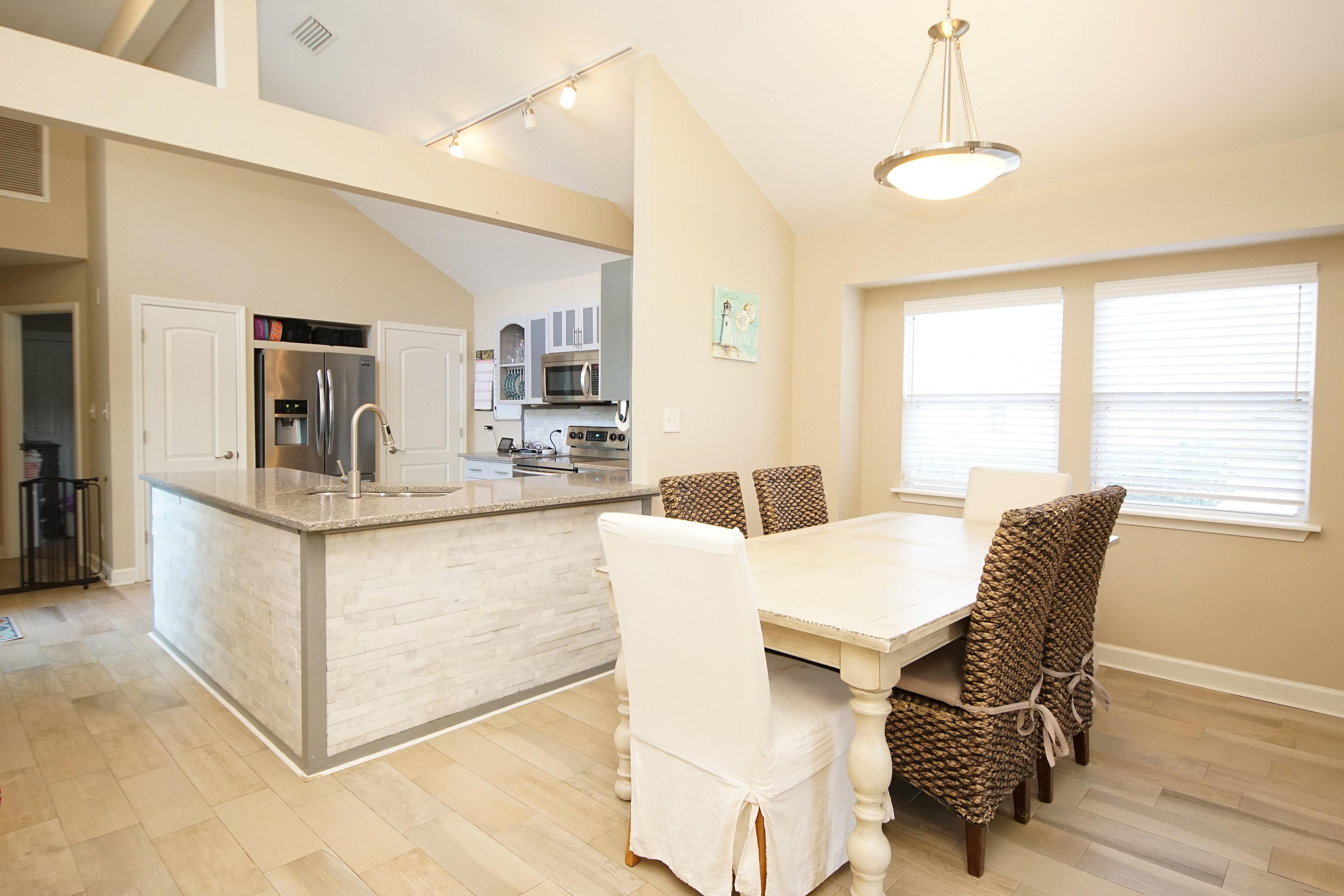 BAYVIEW MANOR - Residential