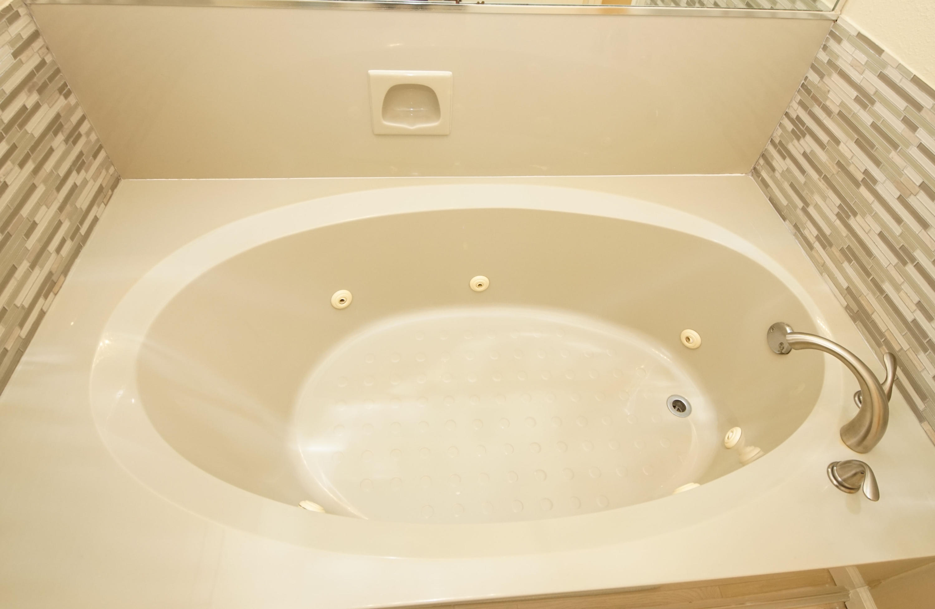 BAYVIEW MANOR - Residential