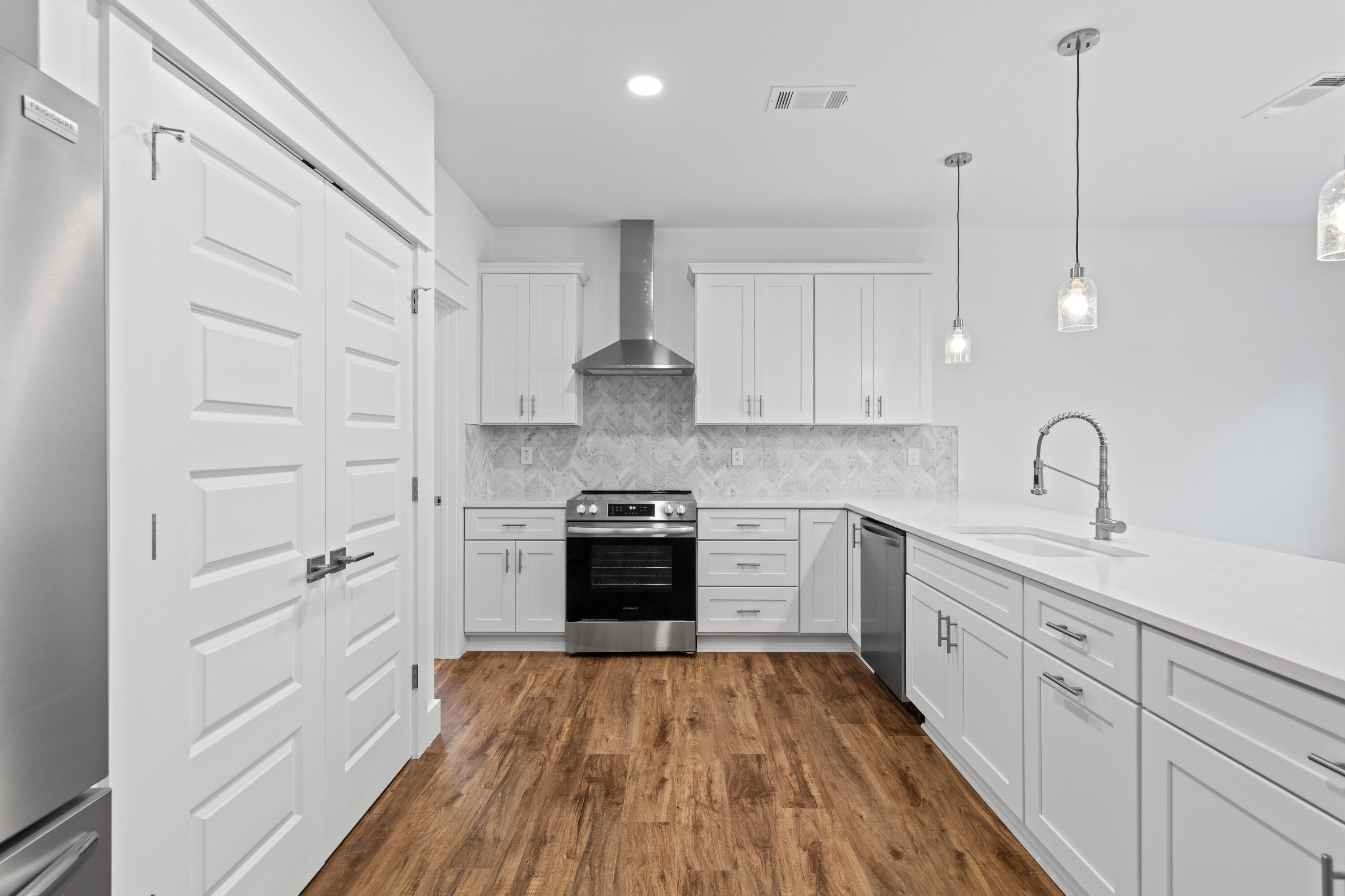 MAGNOLIA BEACH - Residential