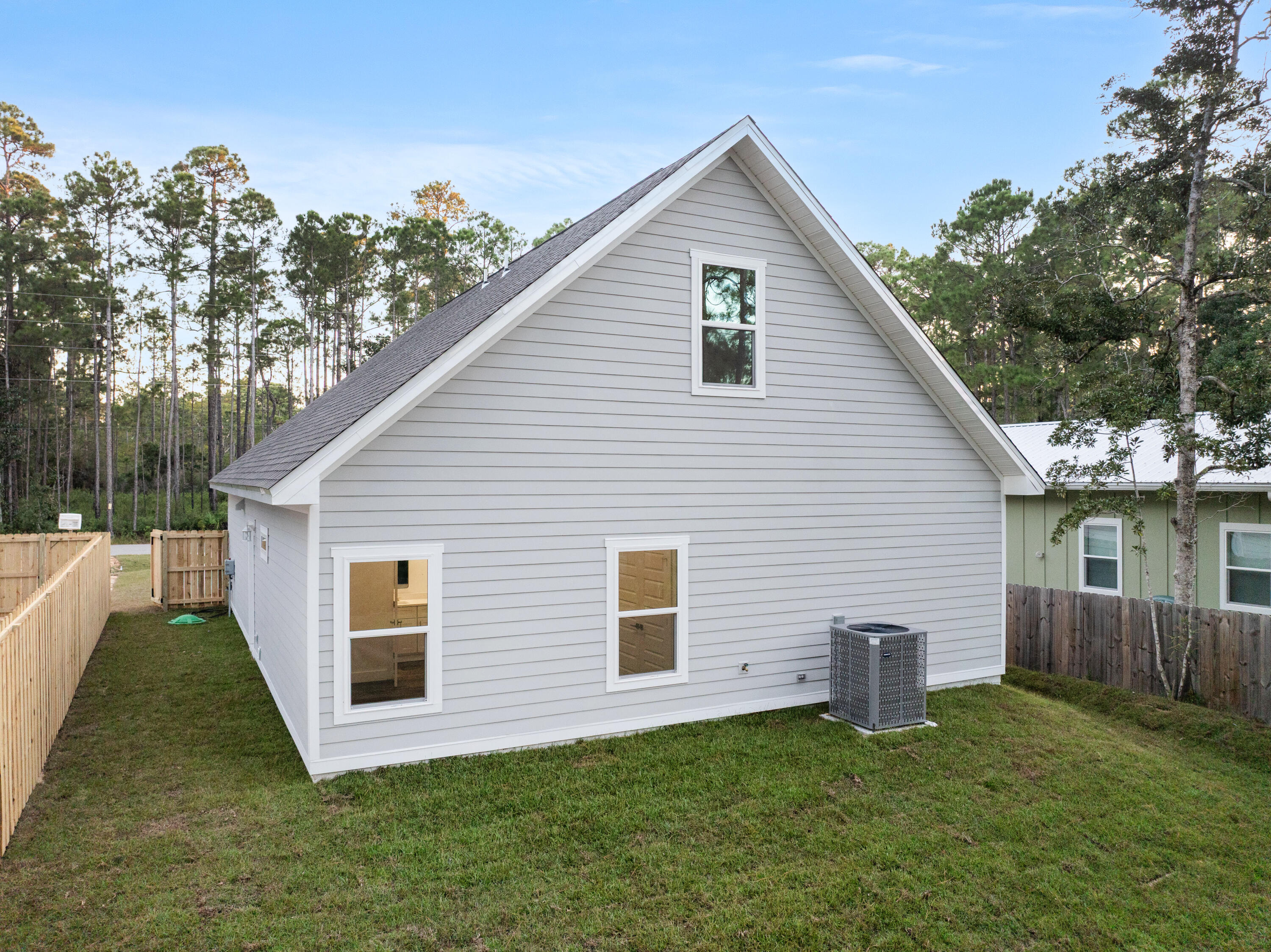 MAGNOLIA BEACH - Residential