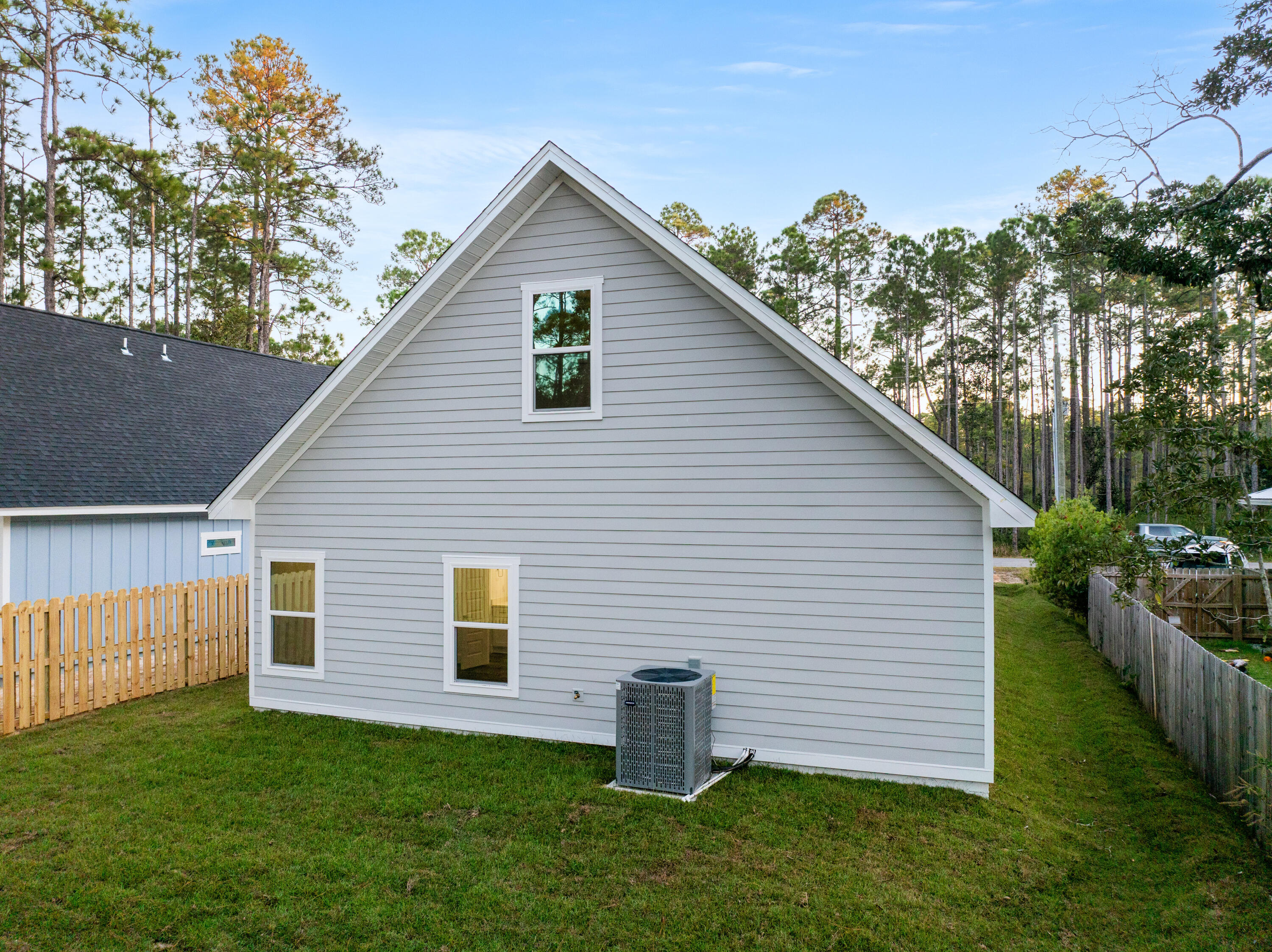 MAGNOLIA BEACH - Residential