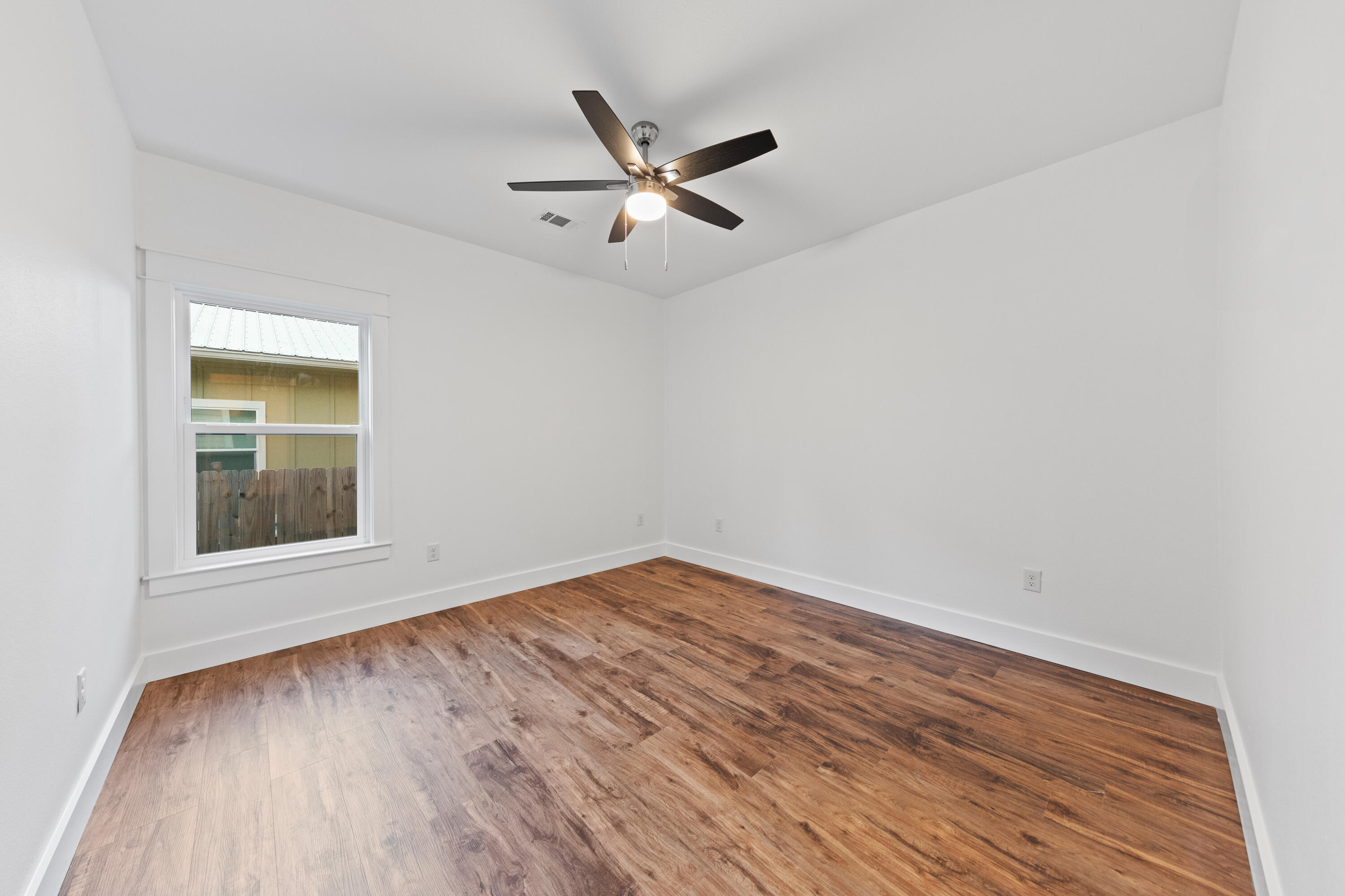 MAGNOLIA BEACH - Residential