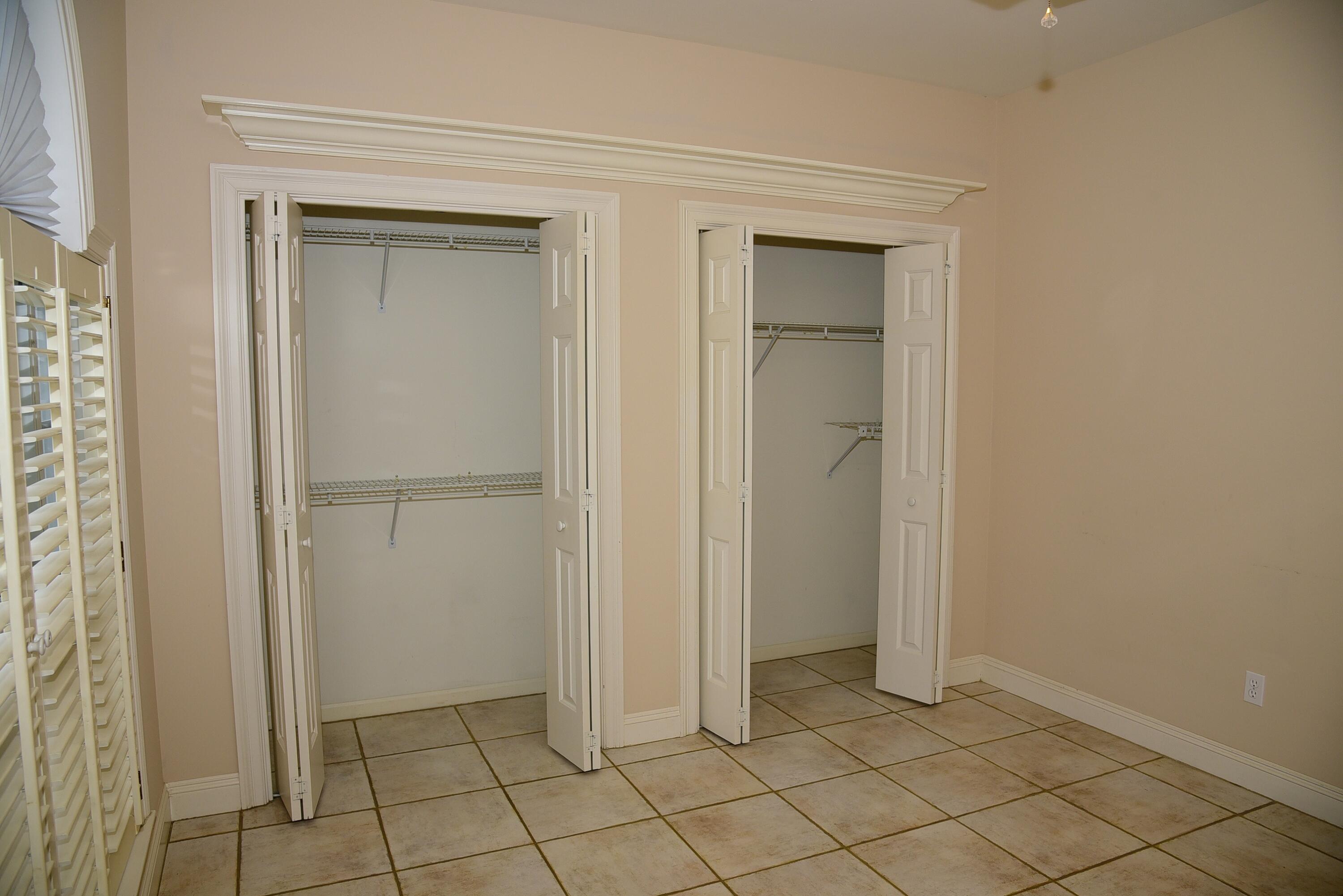 OAKMONT PLACE - Residential Lease