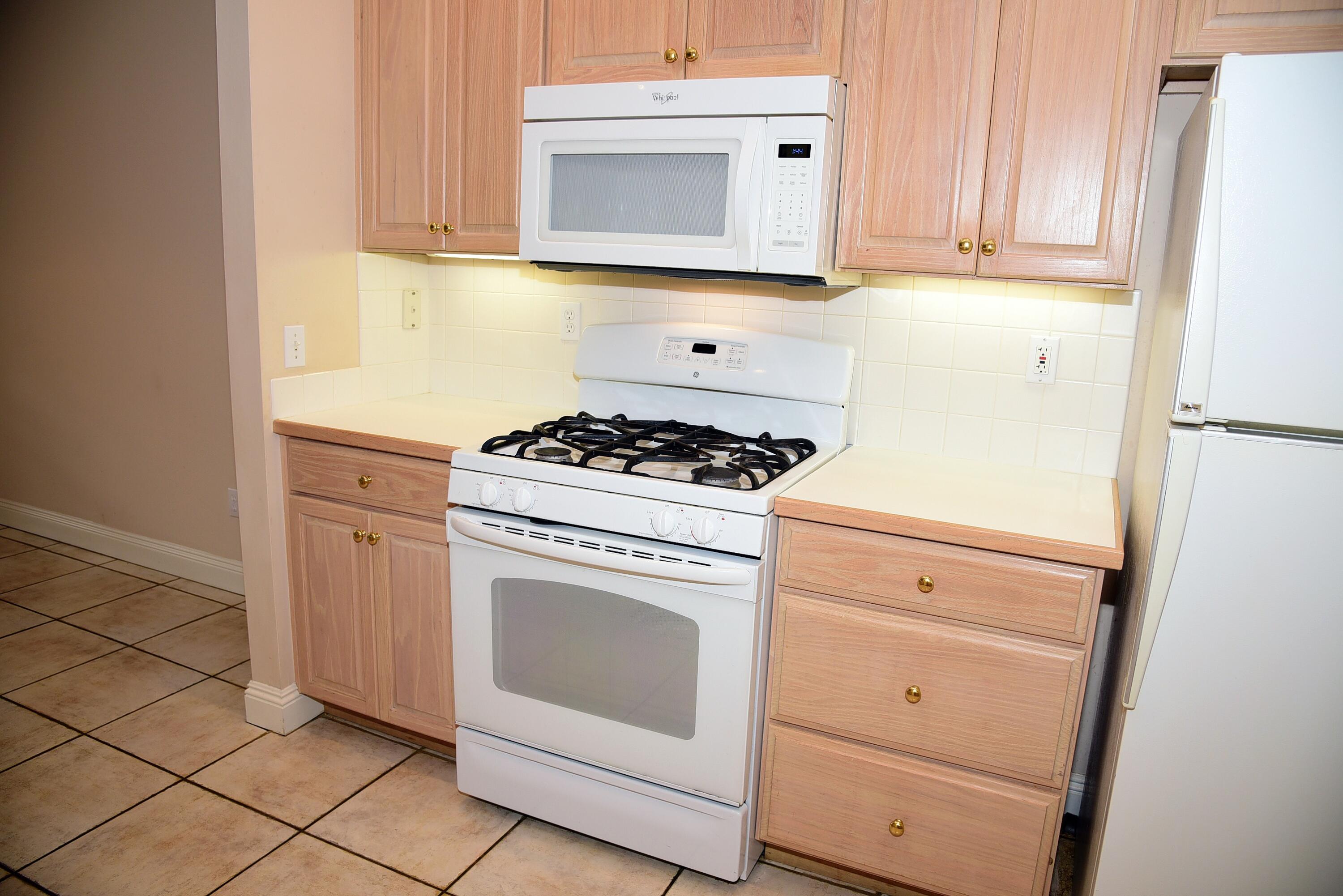 OAKMONT PLACE - Residential Lease