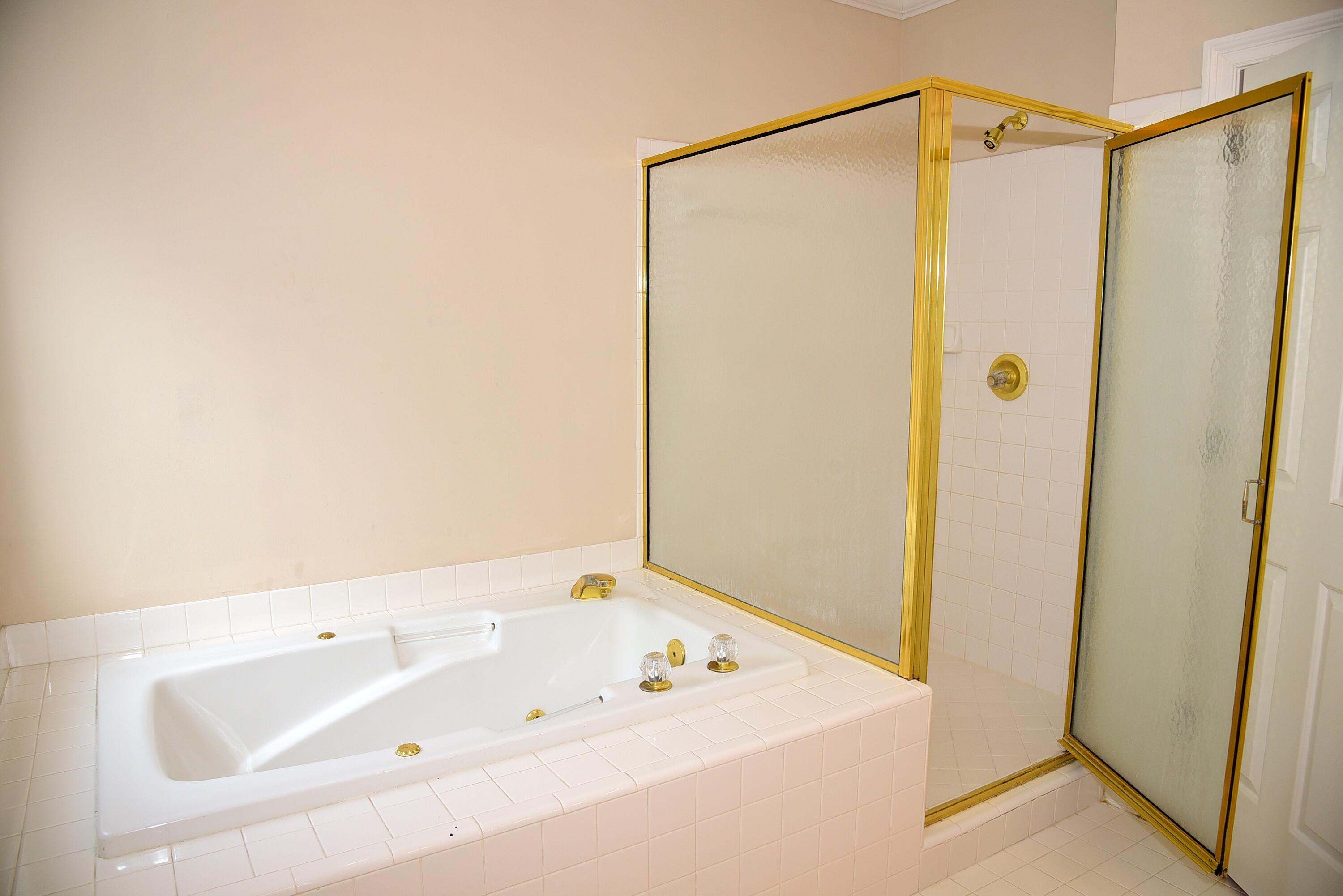 OAKMONT PLACE - Residential Lease