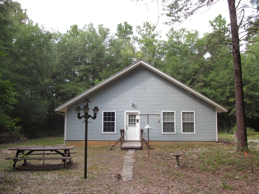 Cabin in the woods! Looking for a florida weekend getaway! Look no more.
Located south of I-10. Minutes to the beaches of South Walton This affordable one bedroom country cabin is a nature lover's dream come true. Property is totally fenced. Fireplace, large oversized living room. Tile floors. Quiet, peaceful and serene. Property to be sold ''As Is.'' Cash buyers only. No financing contingencies accepted.