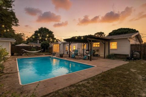 Photo of 331 NW Linda Lane, Fort Walton Beach, FL 32548 (MLS # 988677) Photo of 331 NW Linda Lane, Fort Walton Beach, FL 32548 (MLS # 988677)