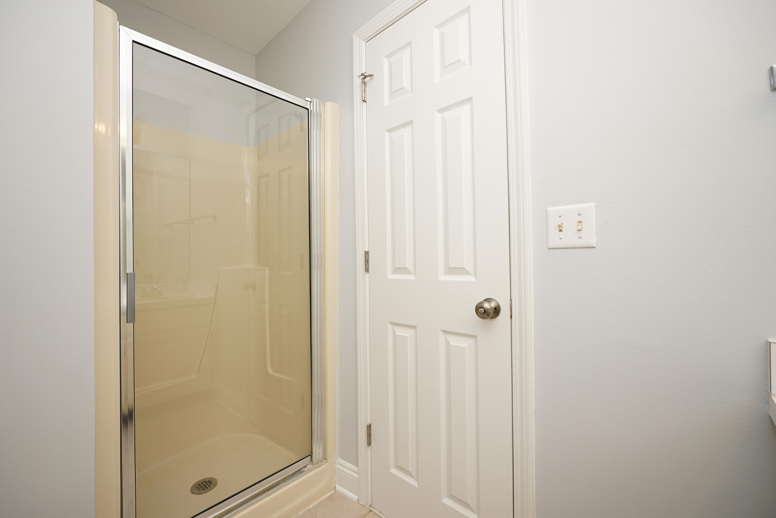 PARKWOOD ESTATES PH 5 - Residential Lease