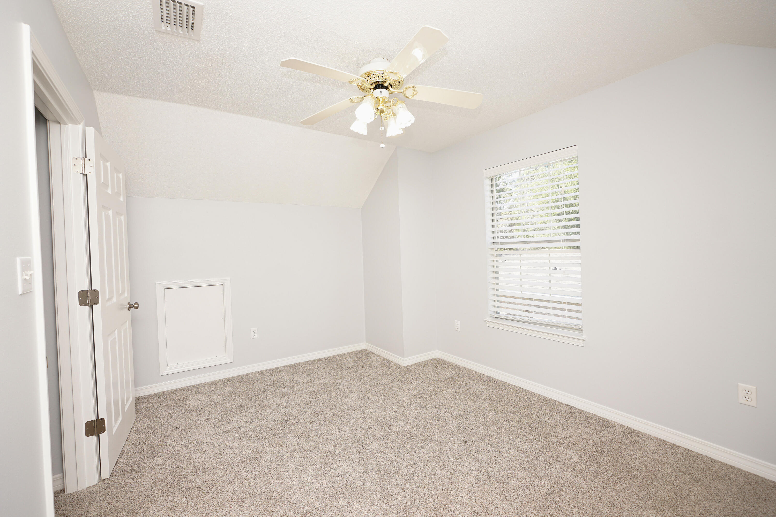 PARKWOOD ESTATES PH 5 - Residential Lease