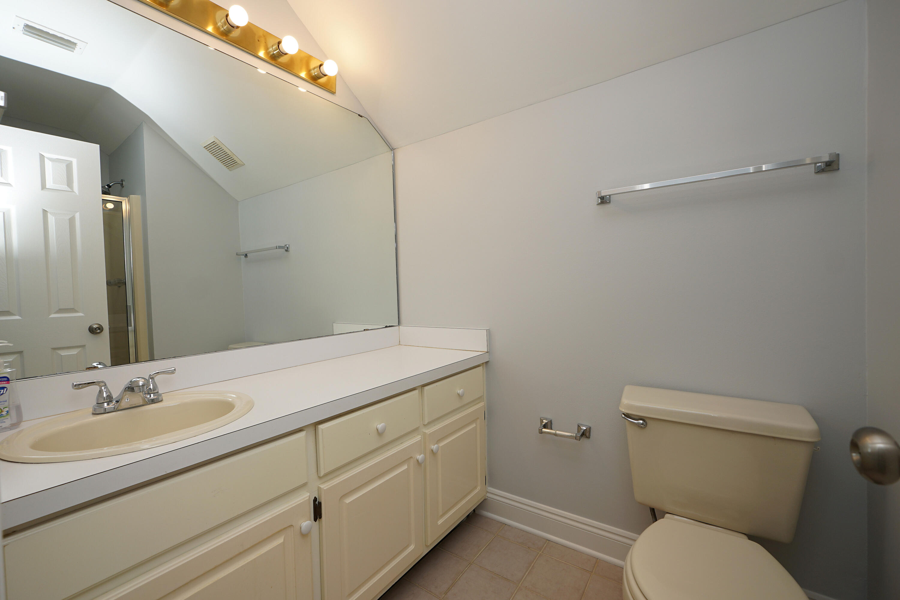 PARKWOOD ESTATES PH 5 - Residential Lease