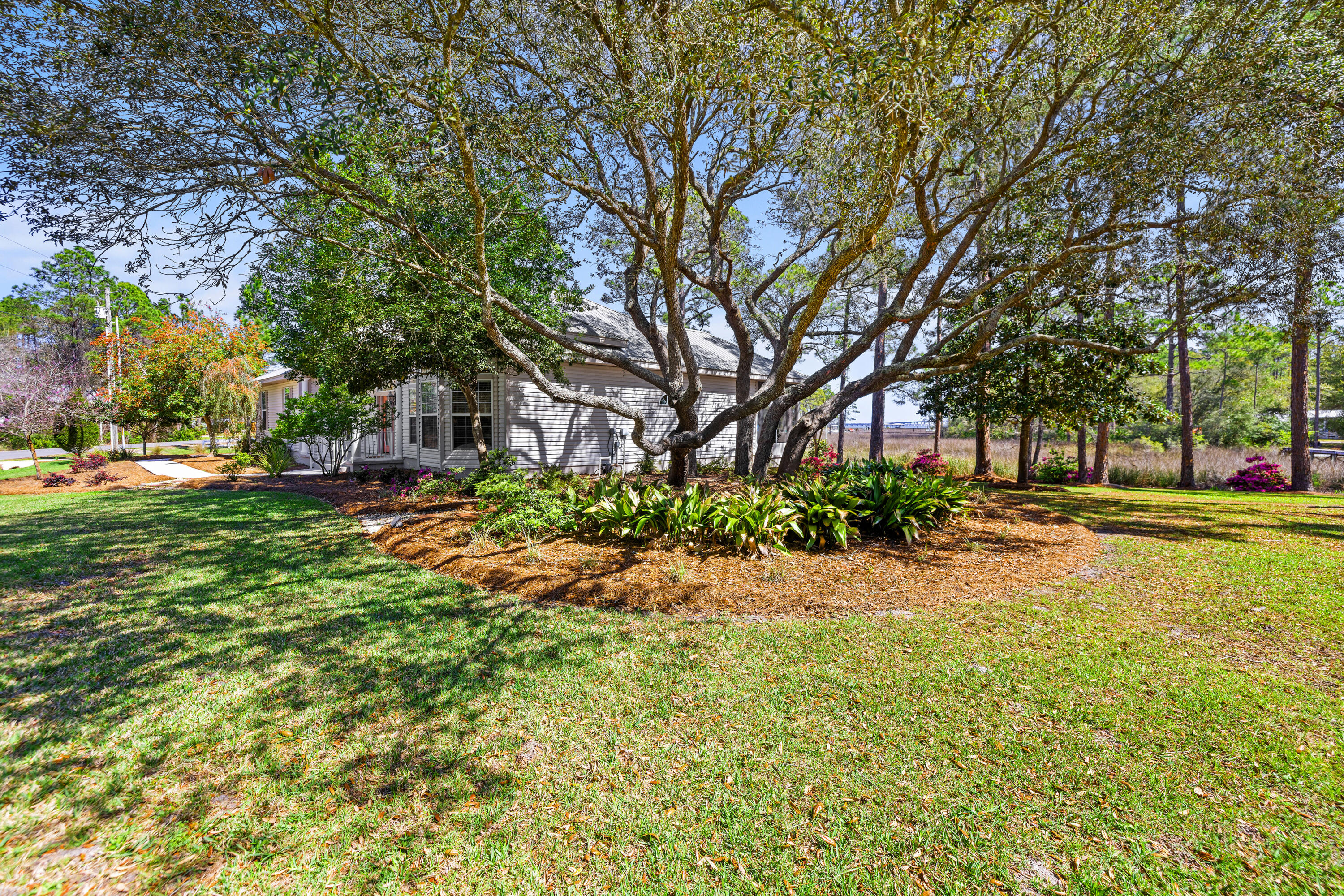 BAY PINE SHORES - Residential