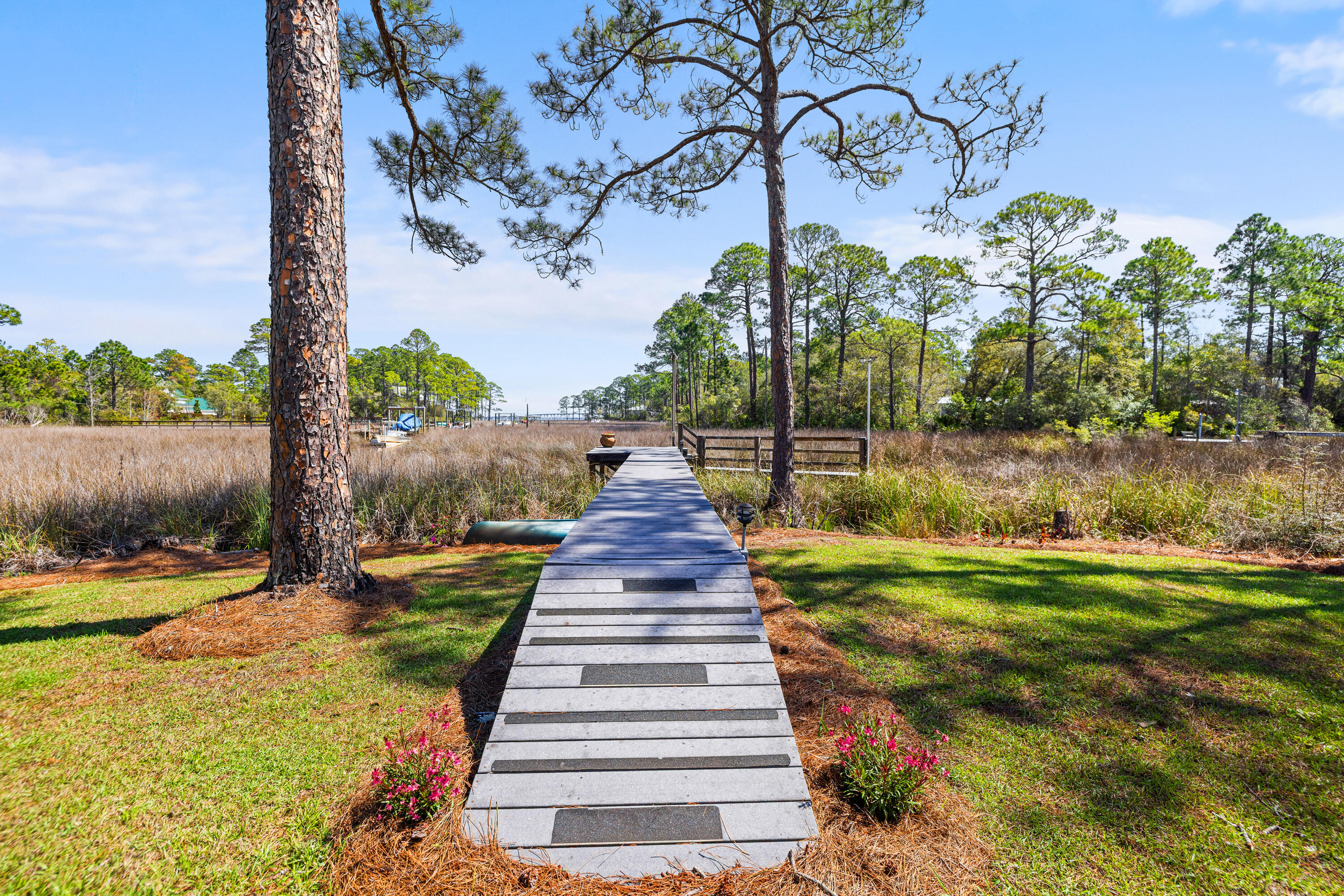 BAY PINE SHORES - Residential