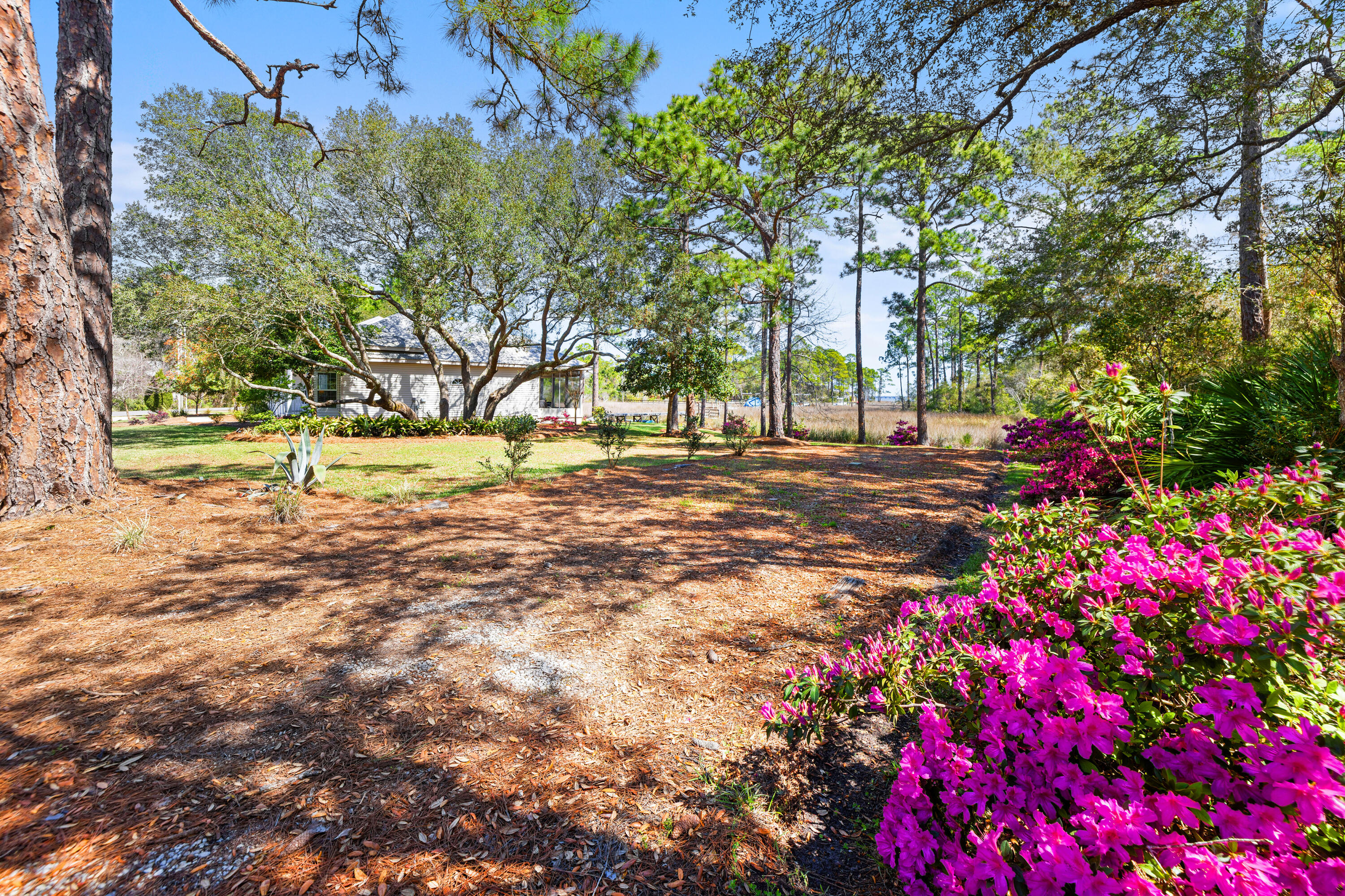 BAY PINE SHORES - Residential