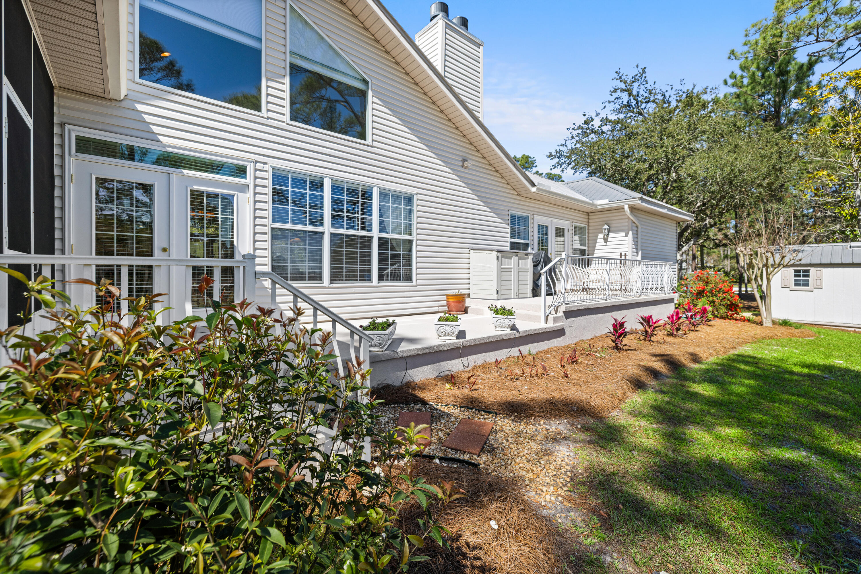 BAY PINE SHORES - Residential