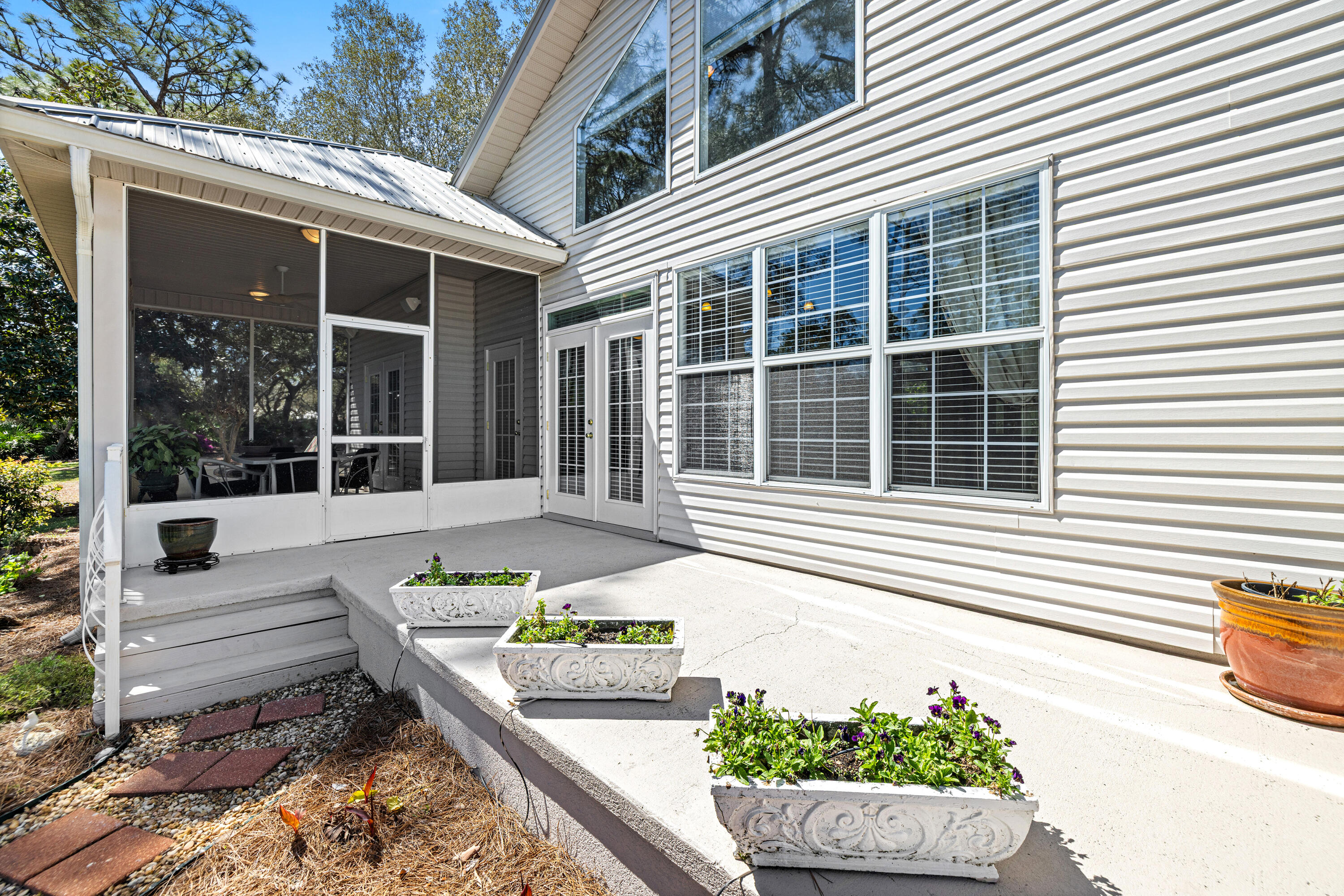 BAY PINE SHORES - Residential