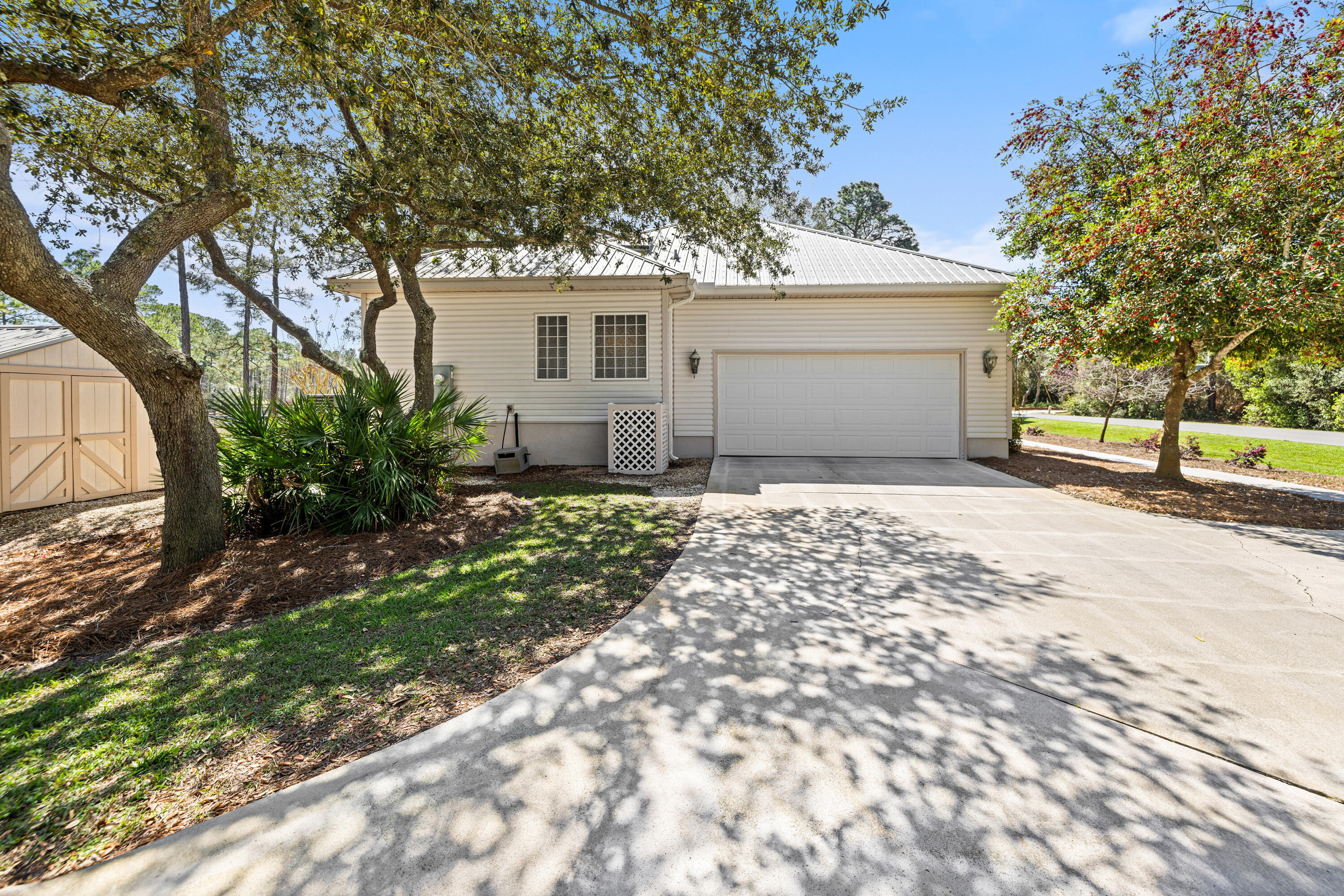 BAY PINE SHORES - Residential