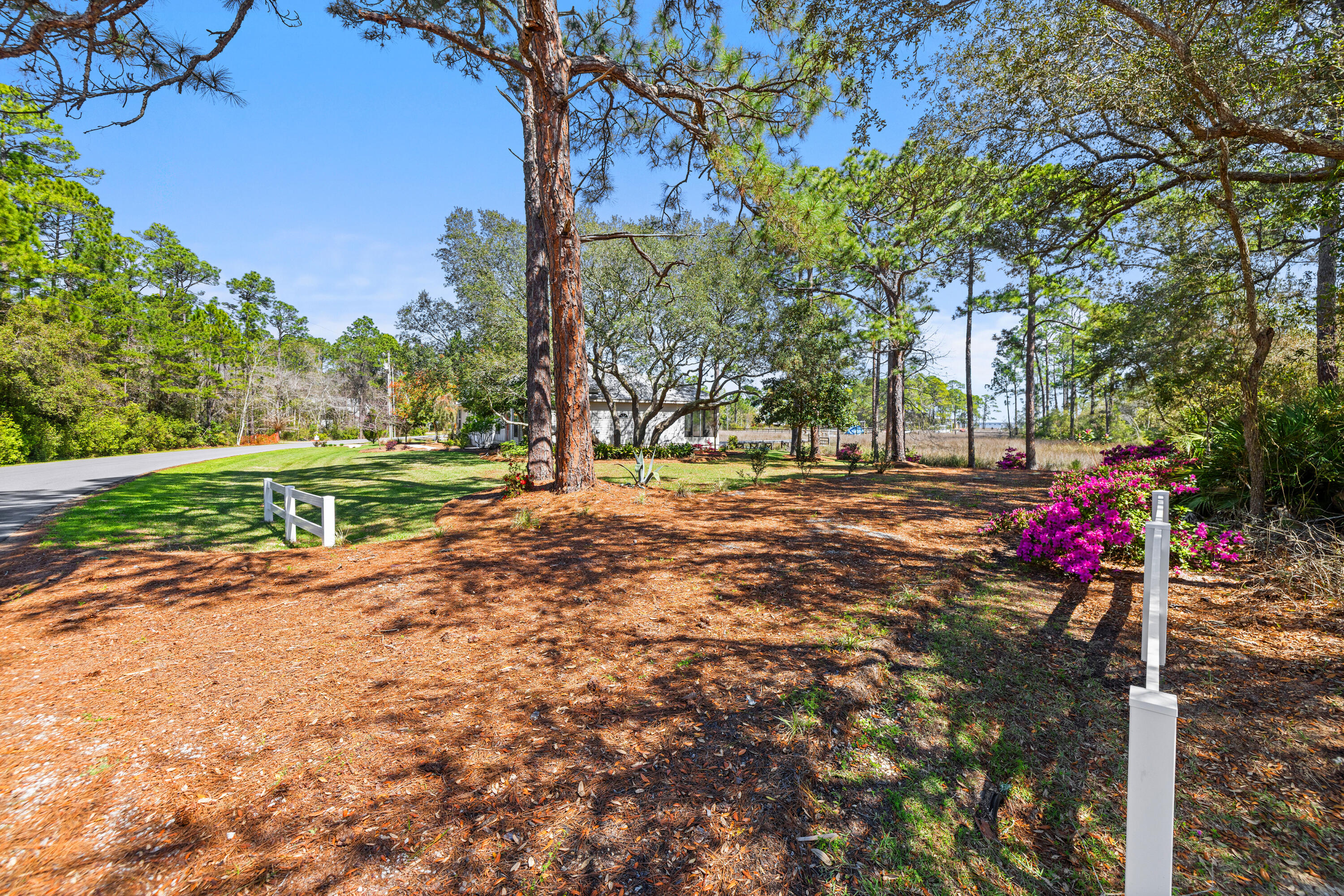 BAY PINE SHORES - Residential