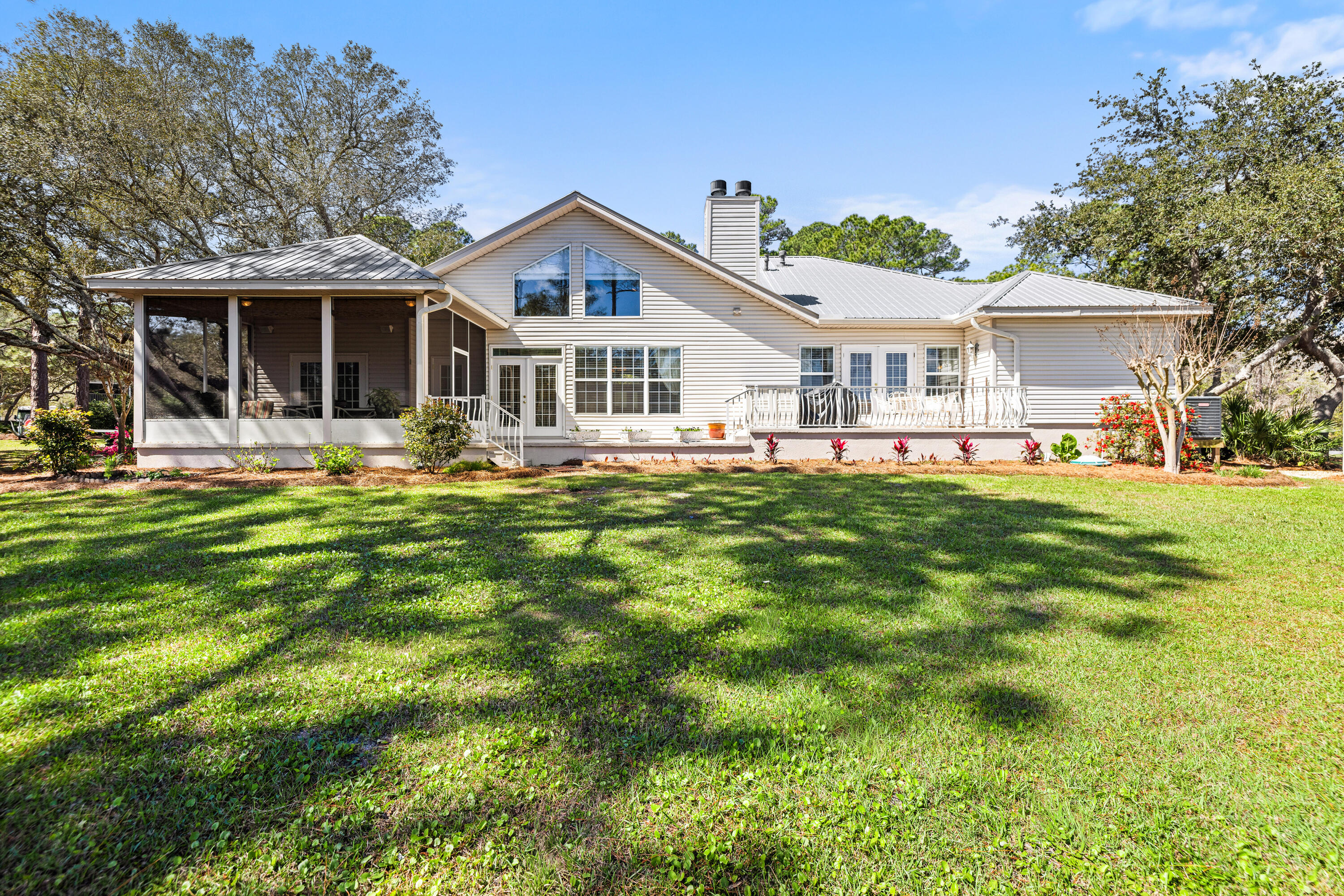 BAY PINE SHORES - Residential