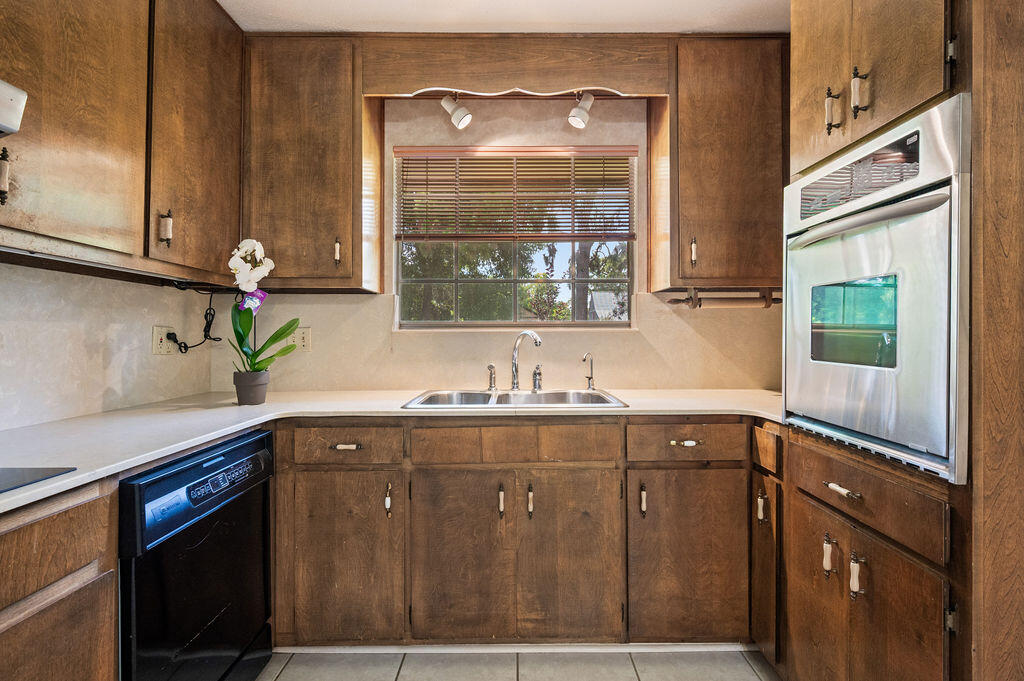 LAKE LORRAINE ESTATES 1 - Residential
