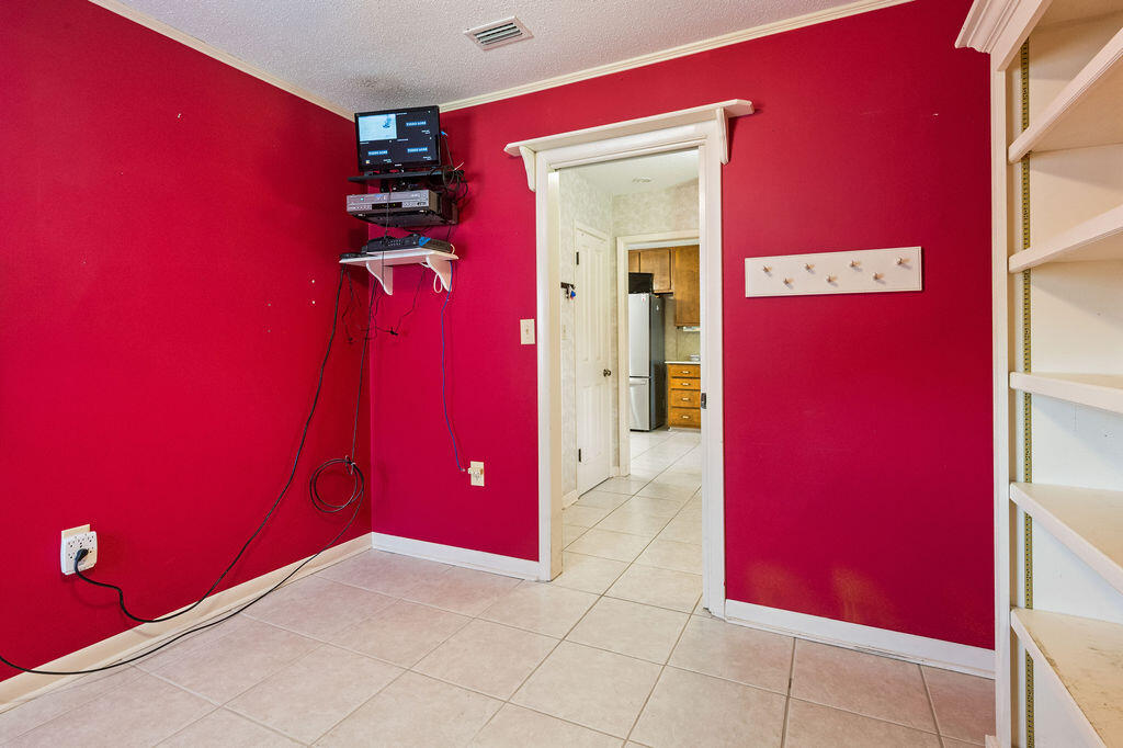 LAKE LORRAINE ESTATES 1 - Residential