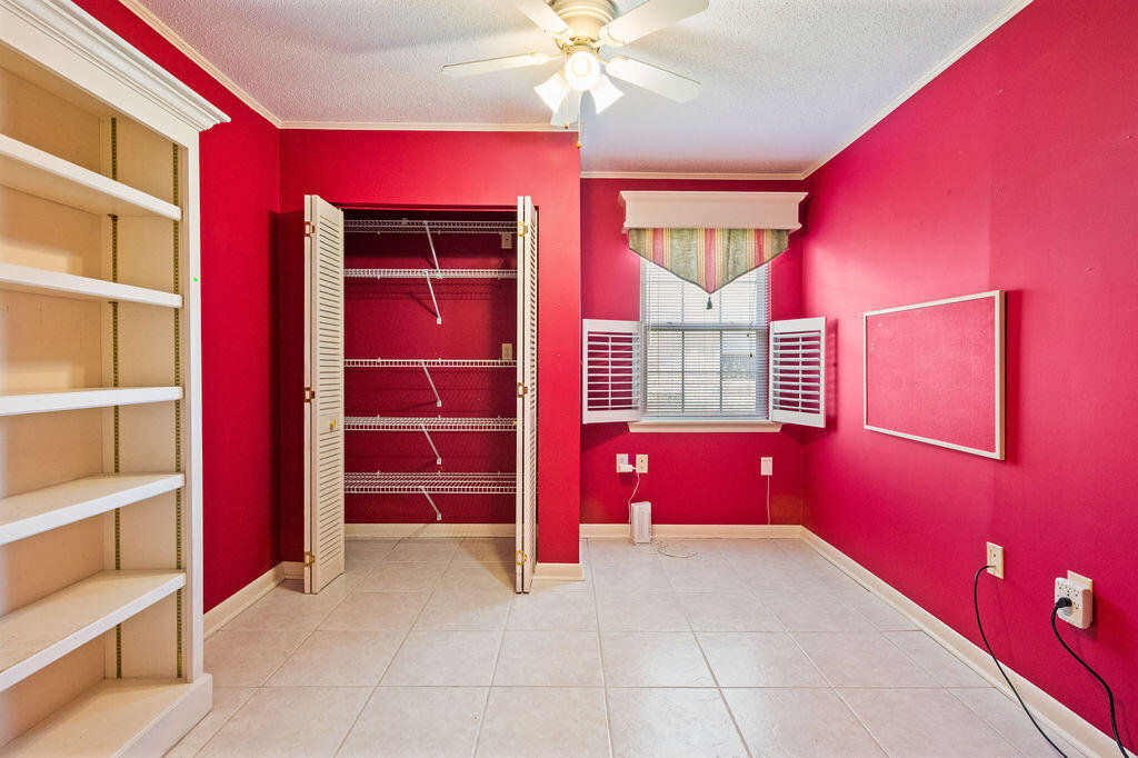 LAKE LORRAINE ESTATES 1 - Residential