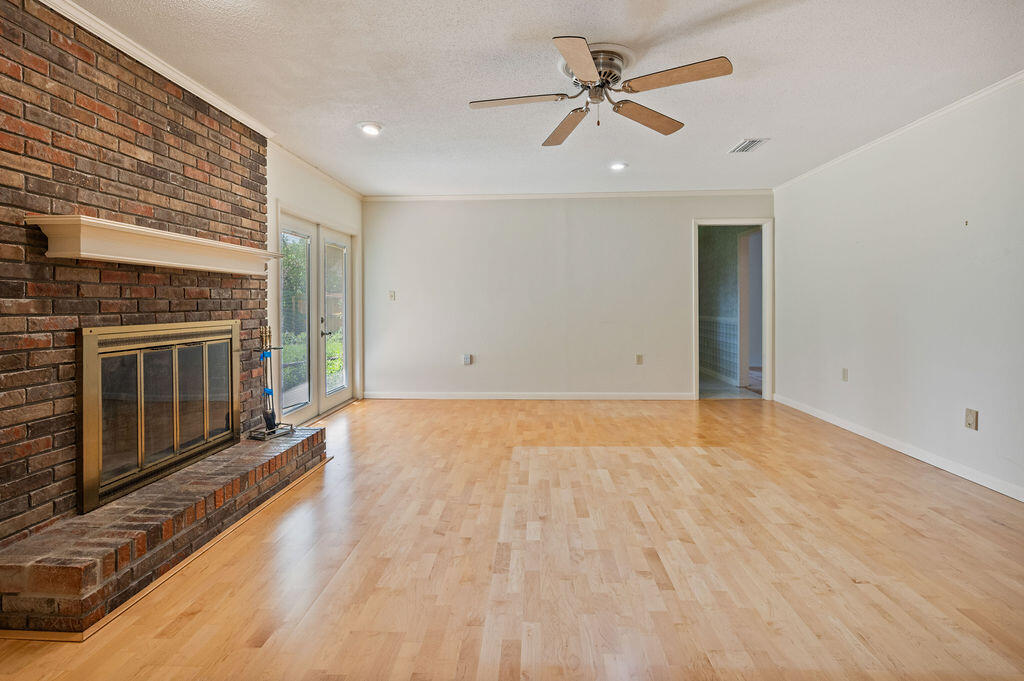 LAKE LORRAINE ESTATES 1 - Residential