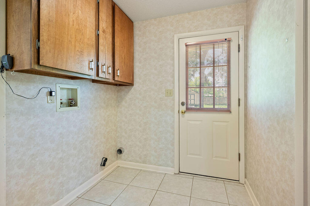LAKE LORRAINE ESTATES 1 - Residential