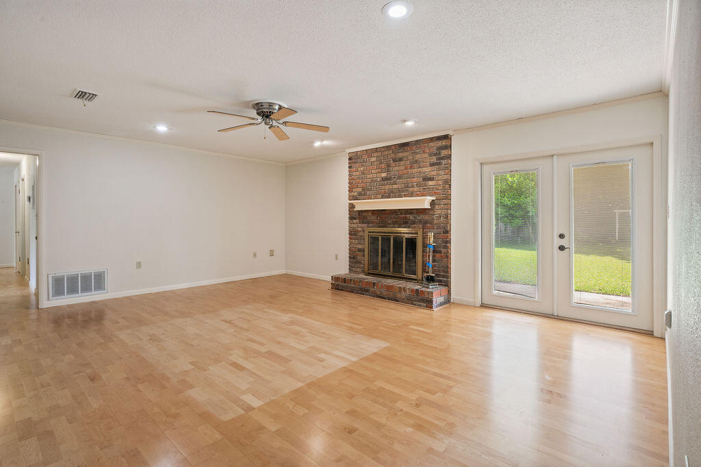 LAKE LORRAINE ESTATES 1 - Residential