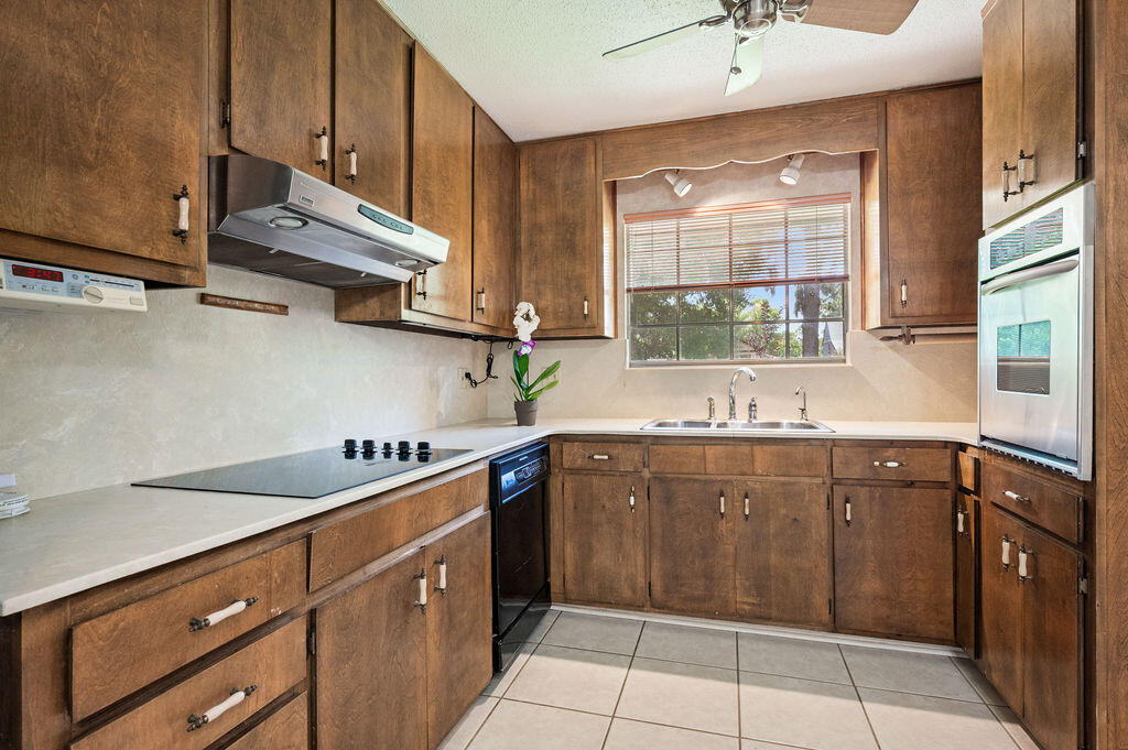 LAKE LORRAINE ESTATES 1 - Residential