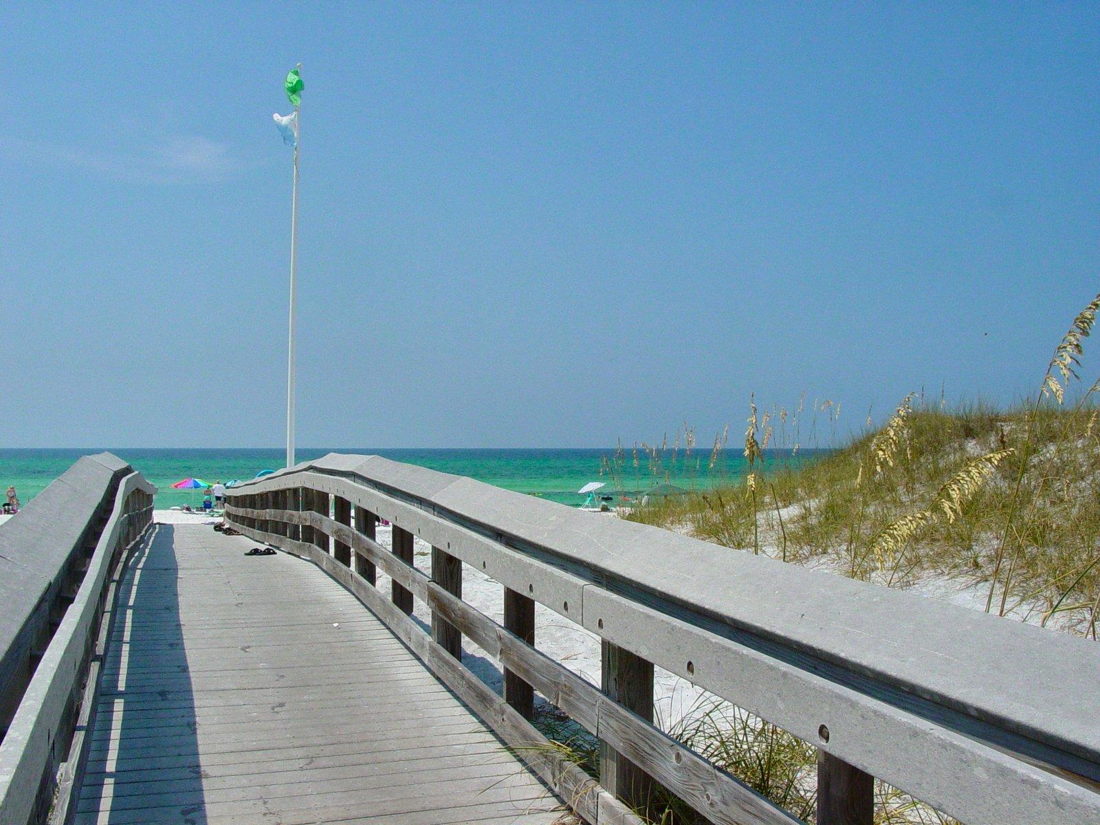 VERY NICE RENTAL READY UNIT THAT IS 100 YARDS FROM THE GULF OF MEXICO. SLIGHT WATER VIEW.
