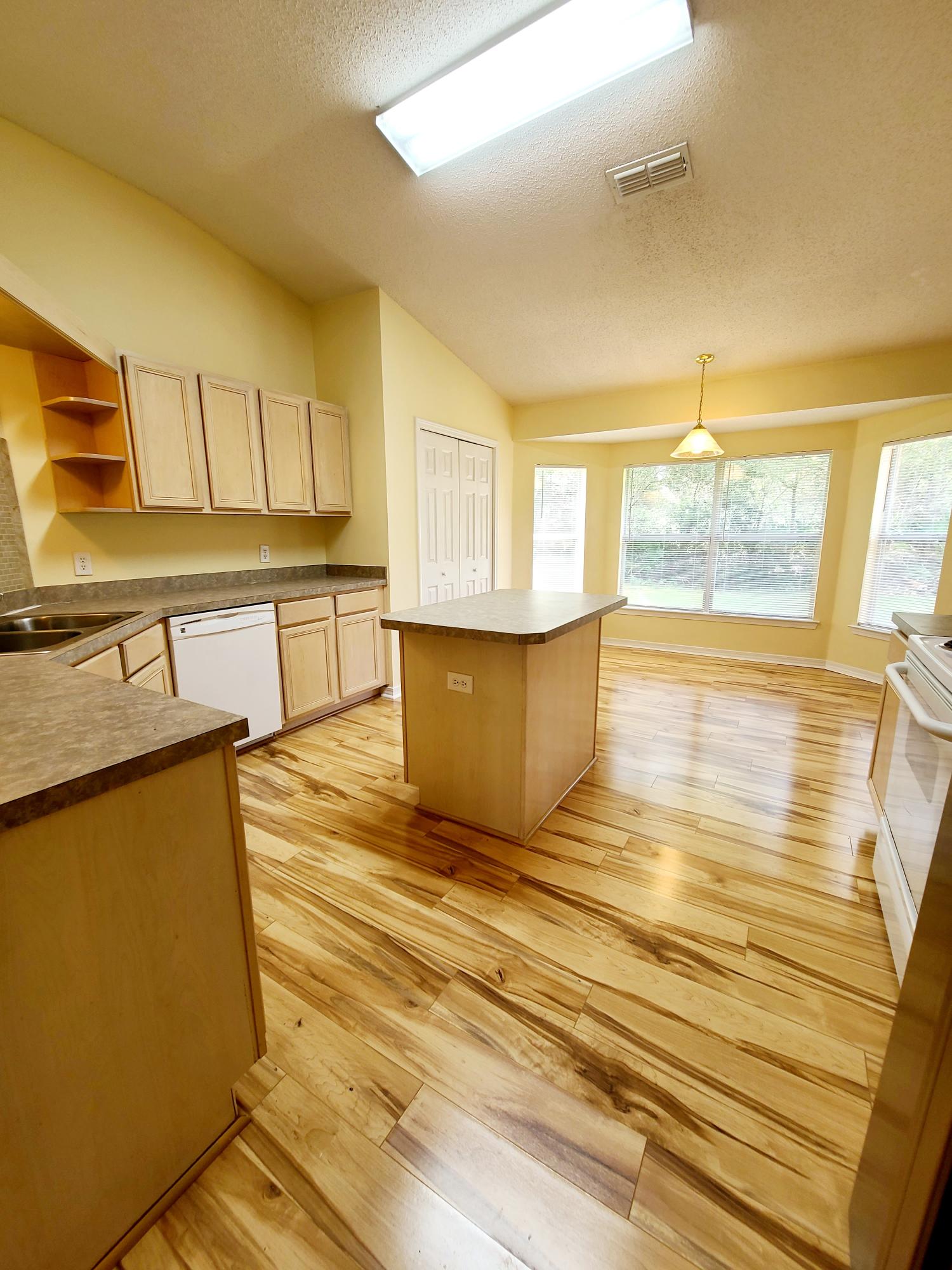 HOLLEY BY THE SEA - Residential