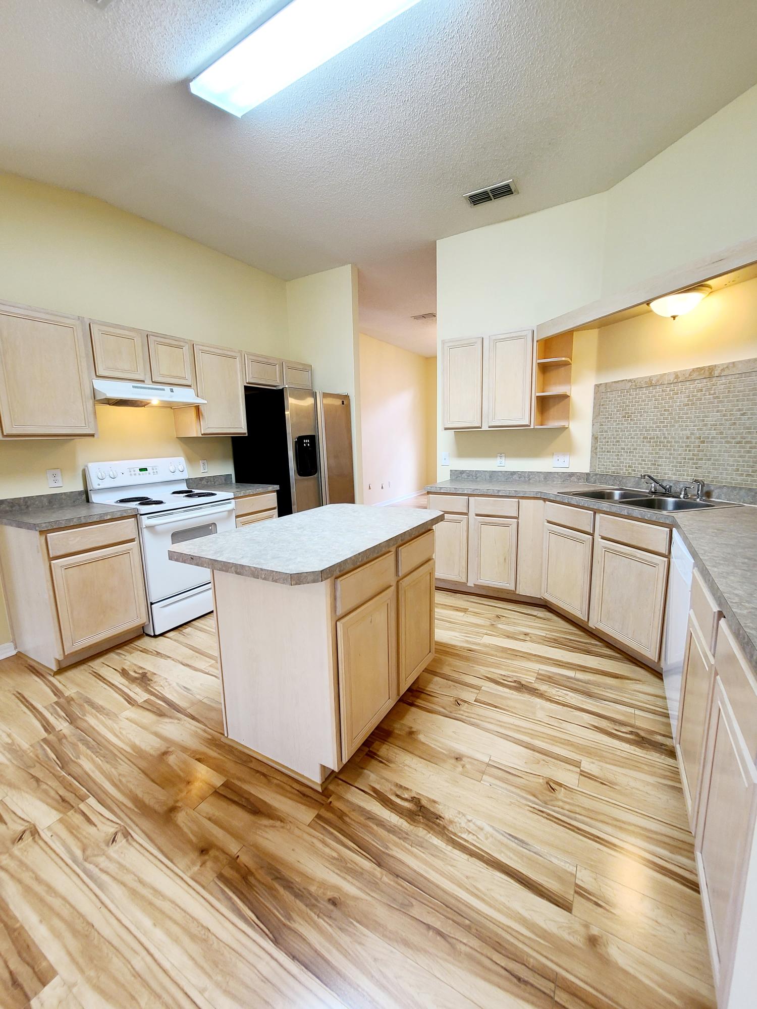 HOLLEY BY THE SEA - Residential