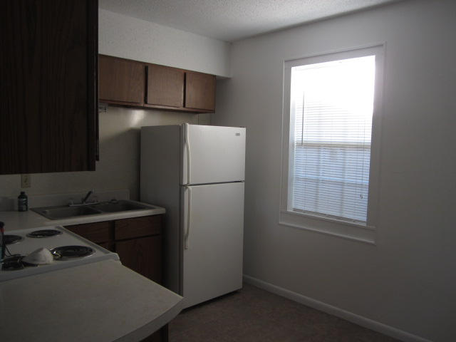 EDGEWATER APT - Residential Lease