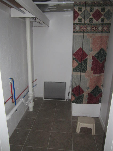 EDGEWATER APT - Residential Lease