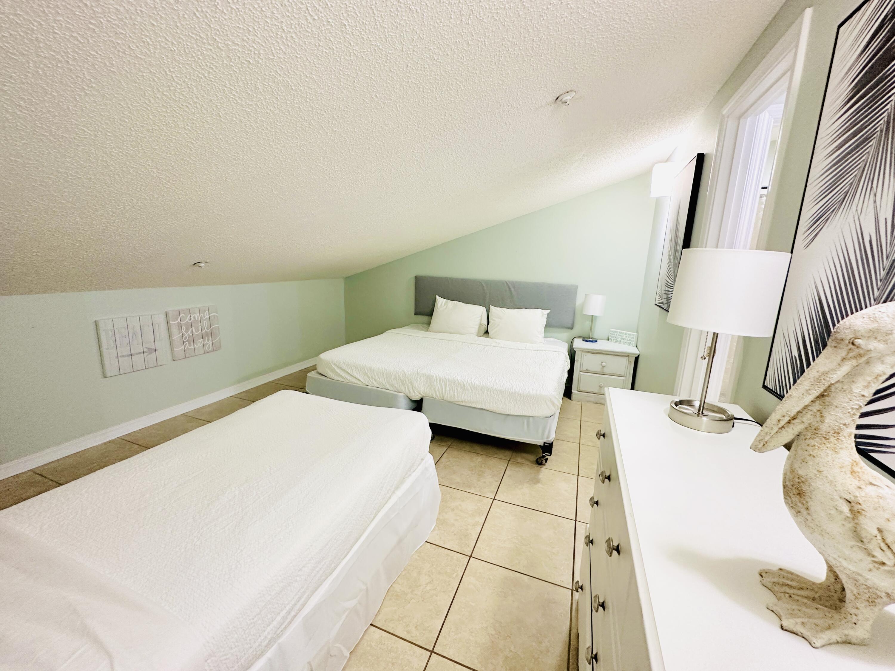 MARAVILLA CONDO 2 - Residential