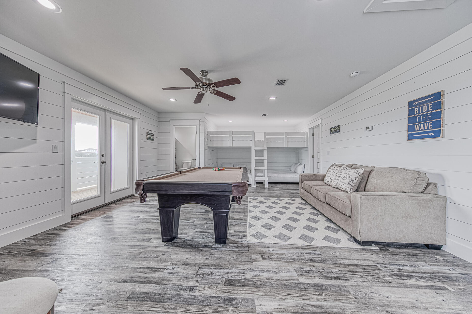 FRANGISTA BEACH 1ST ADDN - Residential