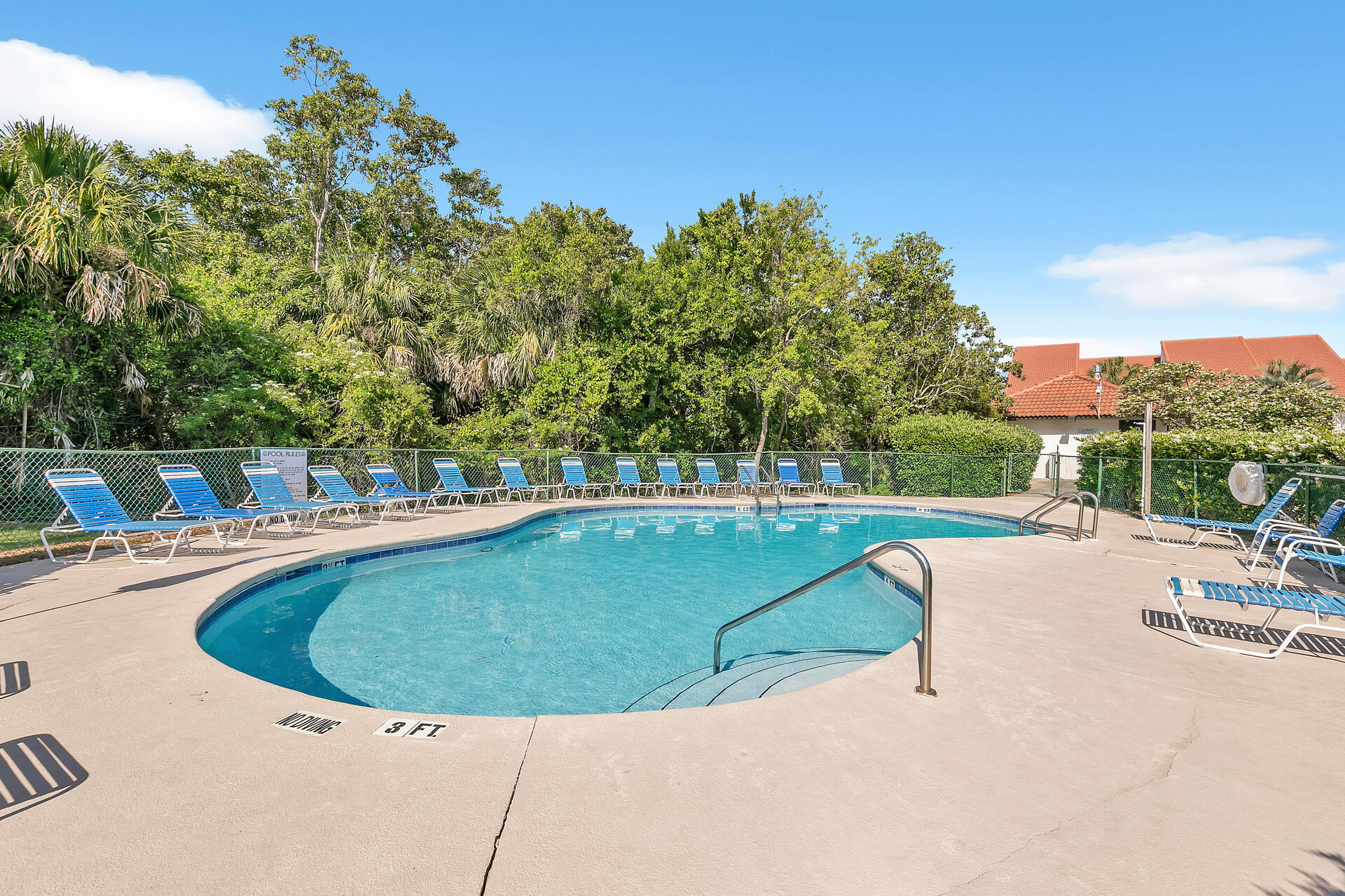 EDGEWATER GOLF VILLAS IV - Residential