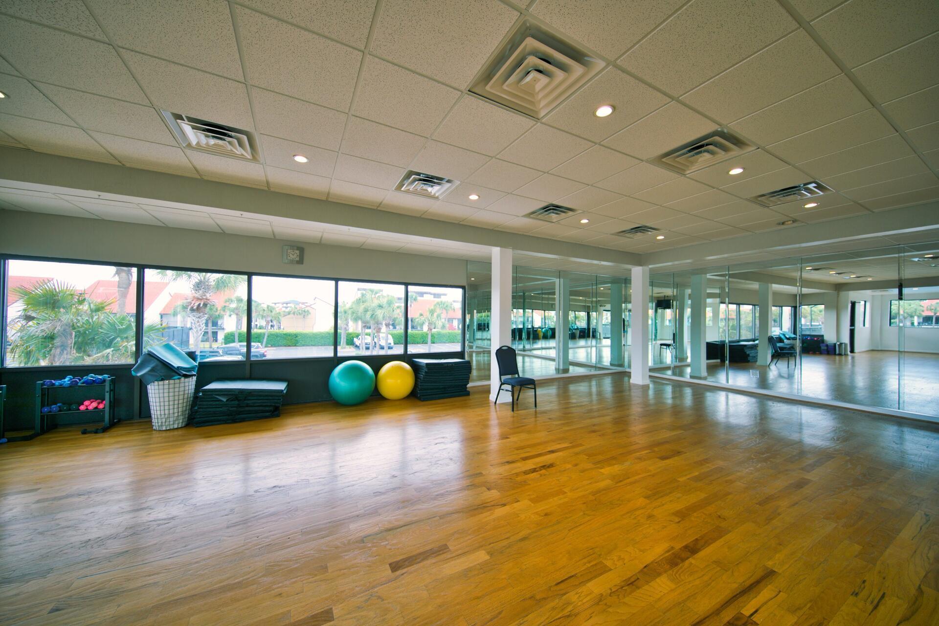 EDGEWATER GOLF VILLAS IV - Residential