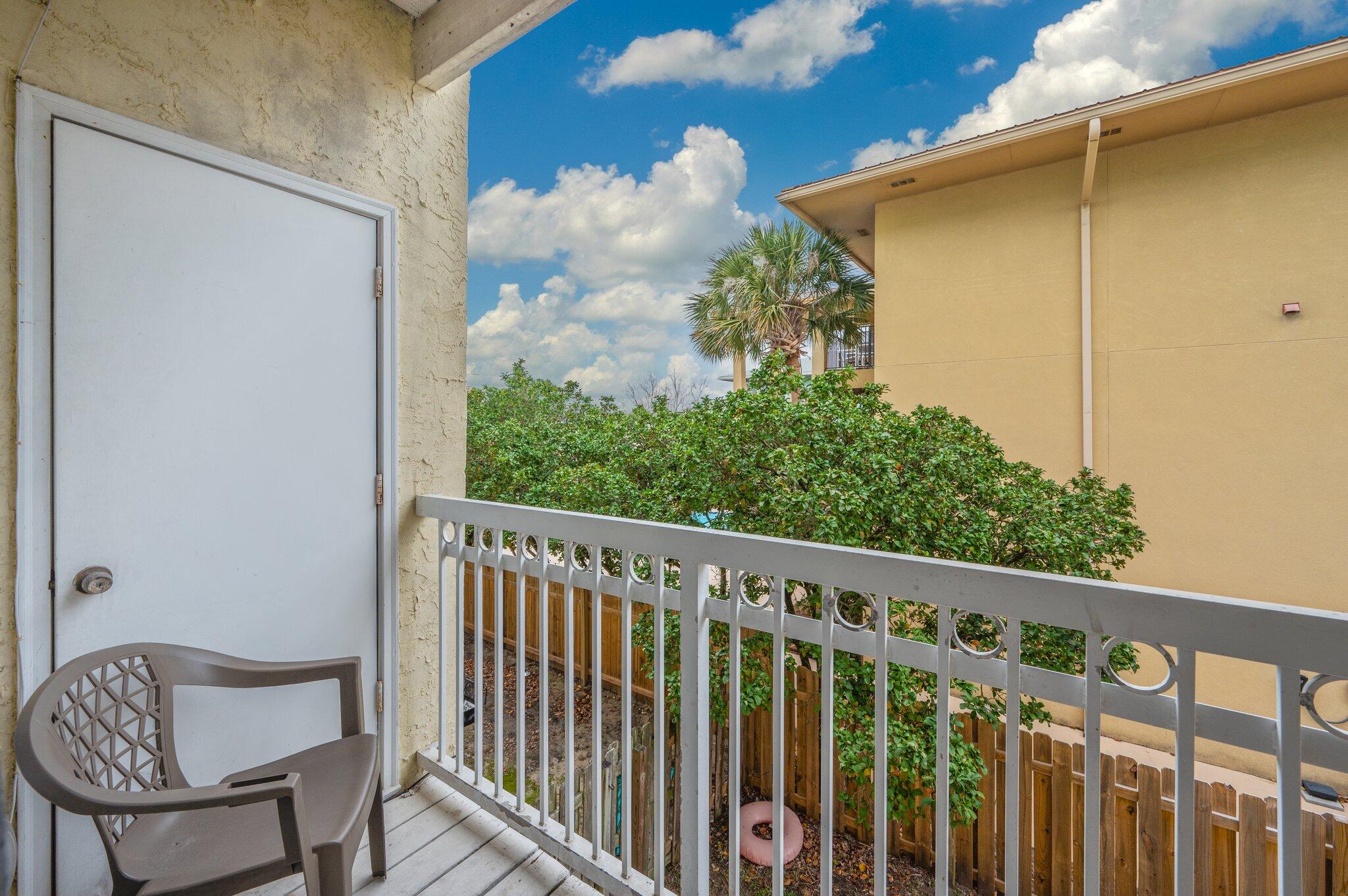ISLAND WIND CONDO - Residential