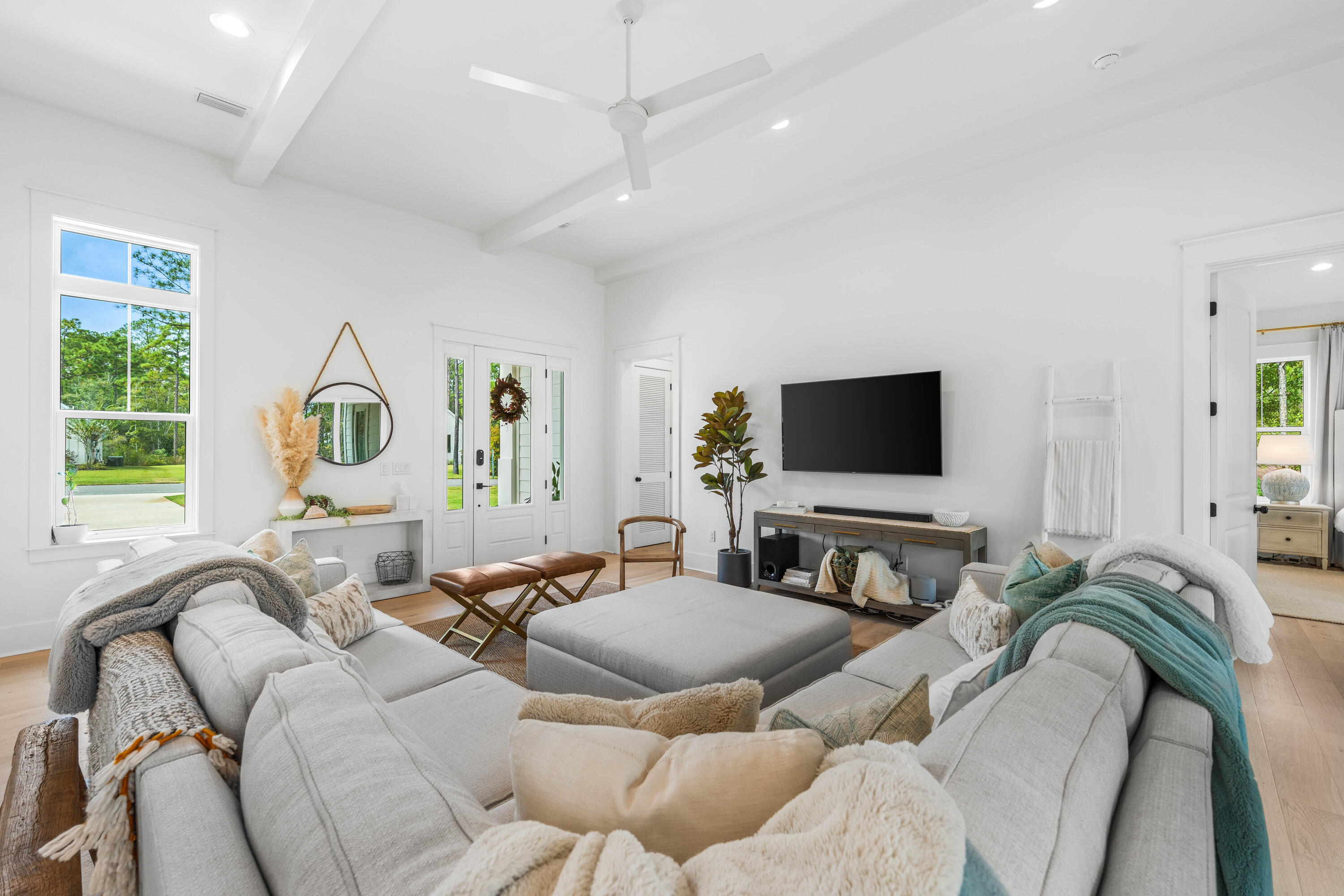 SECLUSION BAY - Residential
