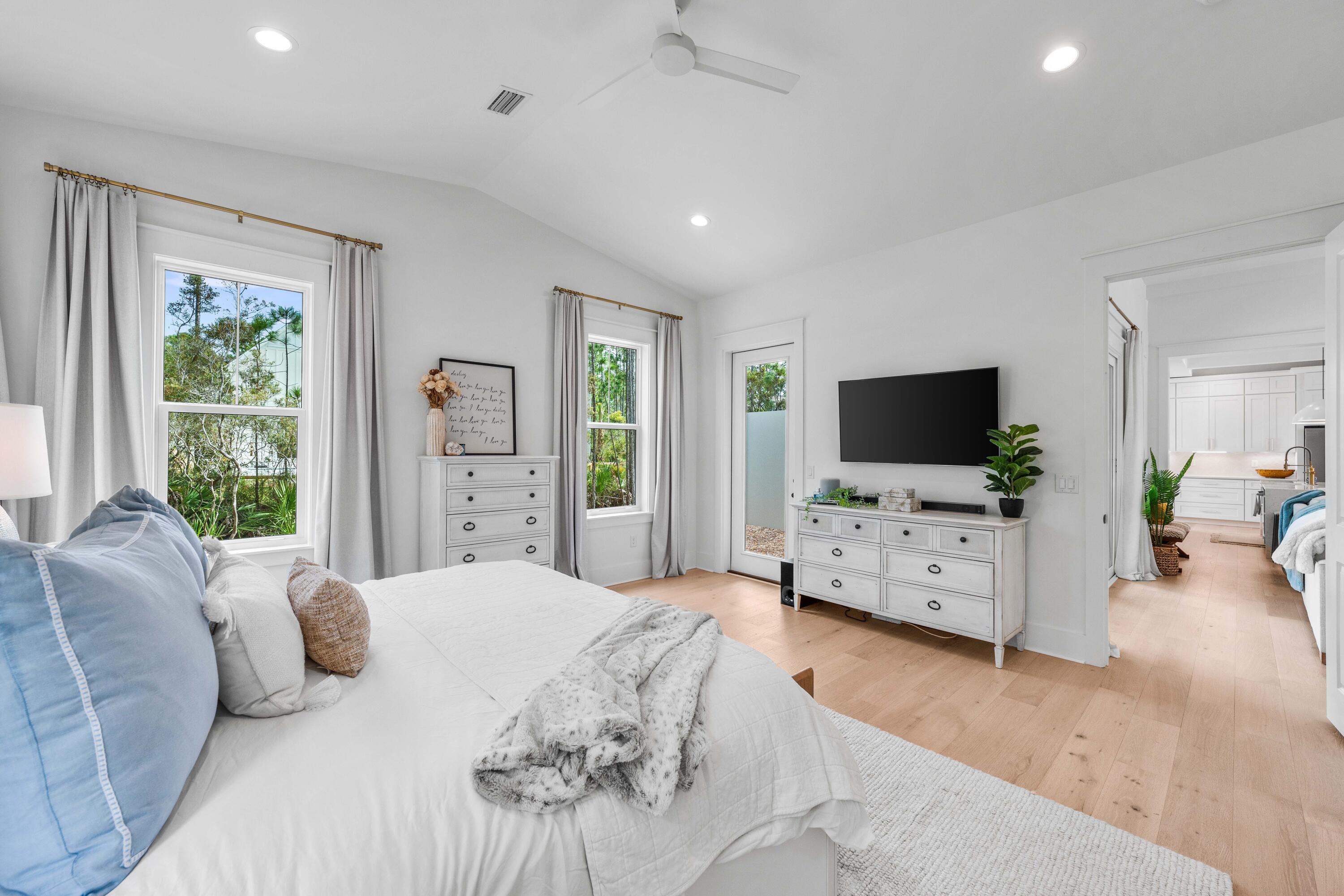 SECLUSION BAY - Residential
