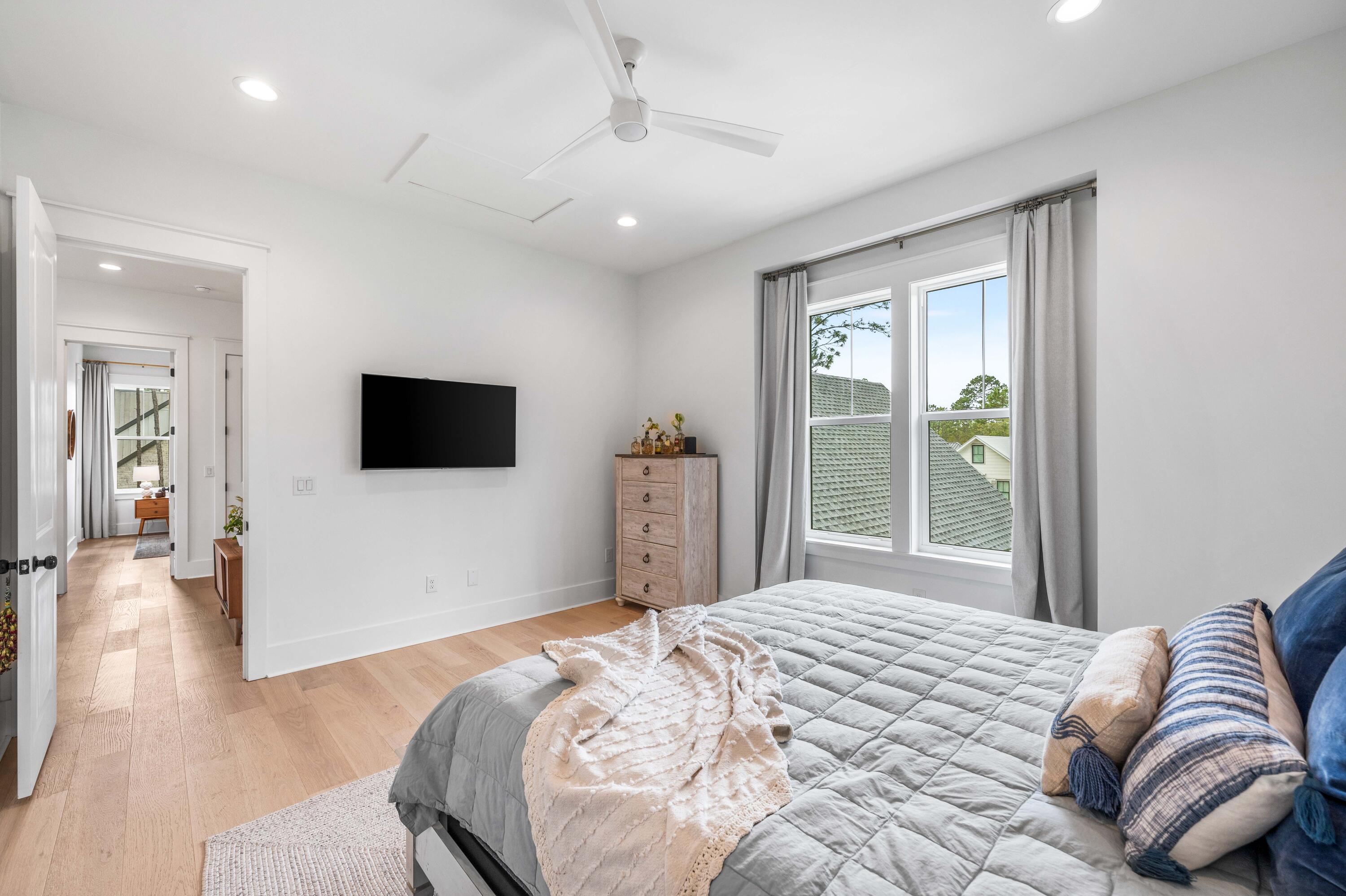 SECLUSION BAY - Residential