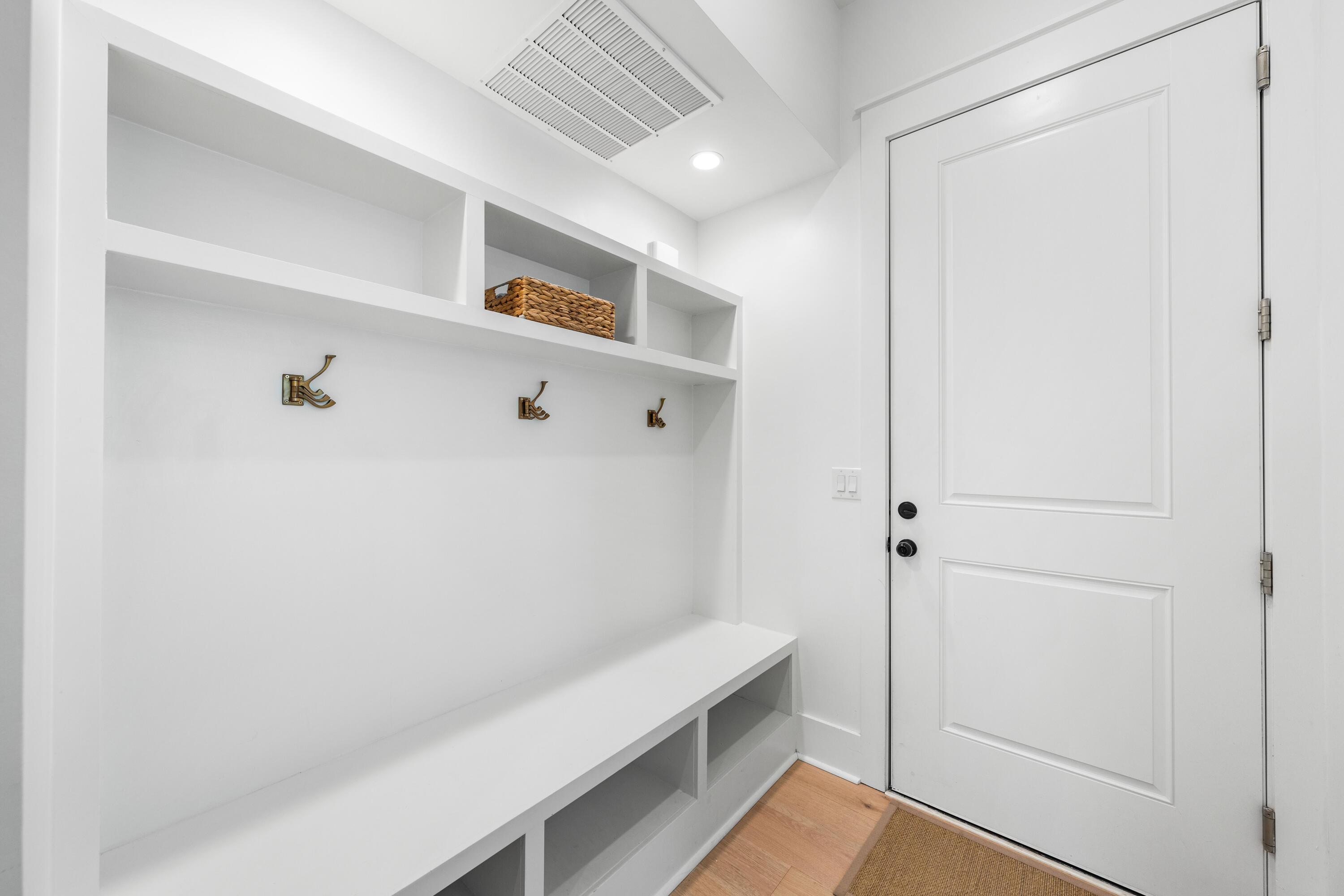 SECLUSION BAY - Residential