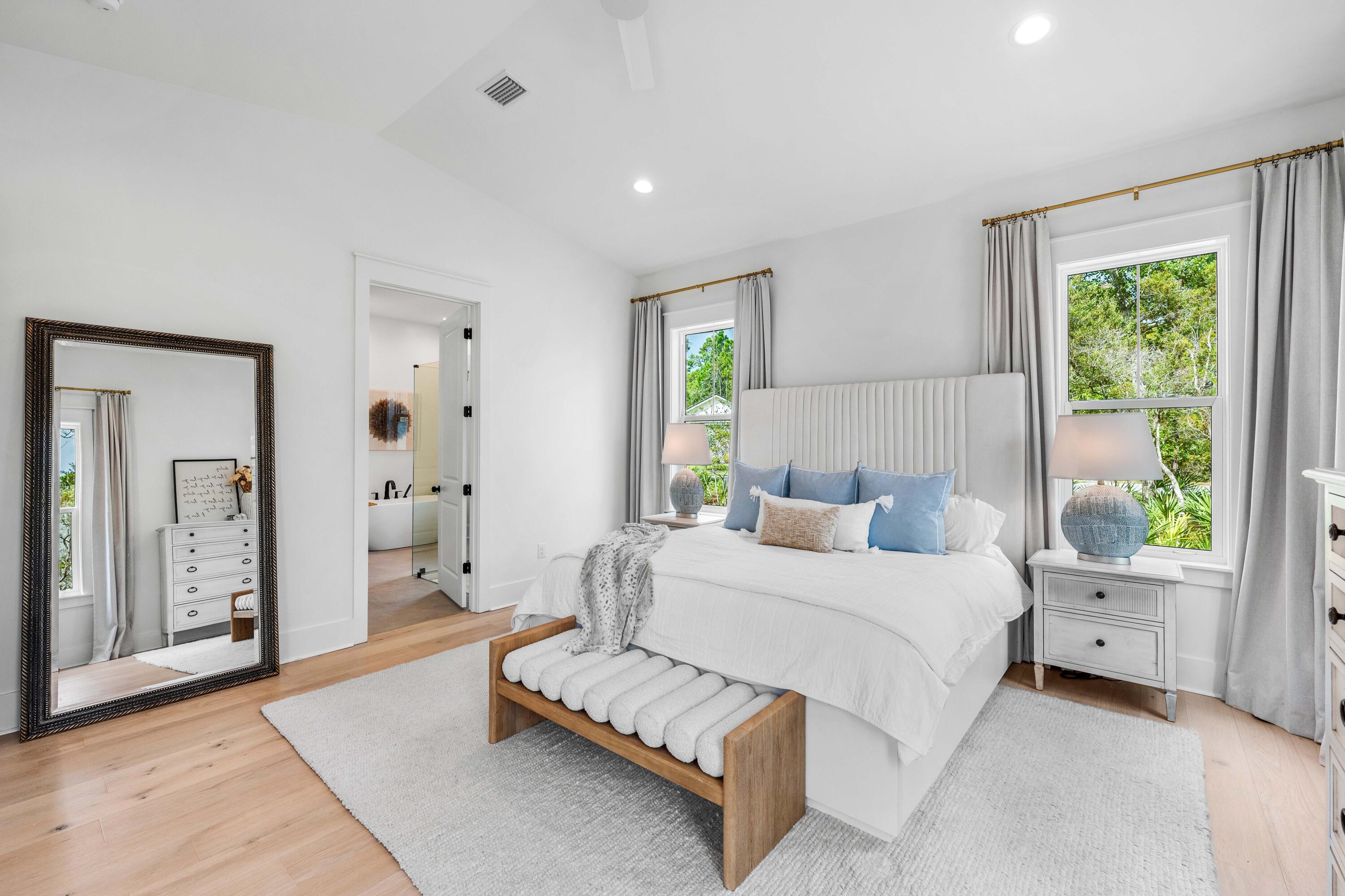 SECLUSION BAY - Residential