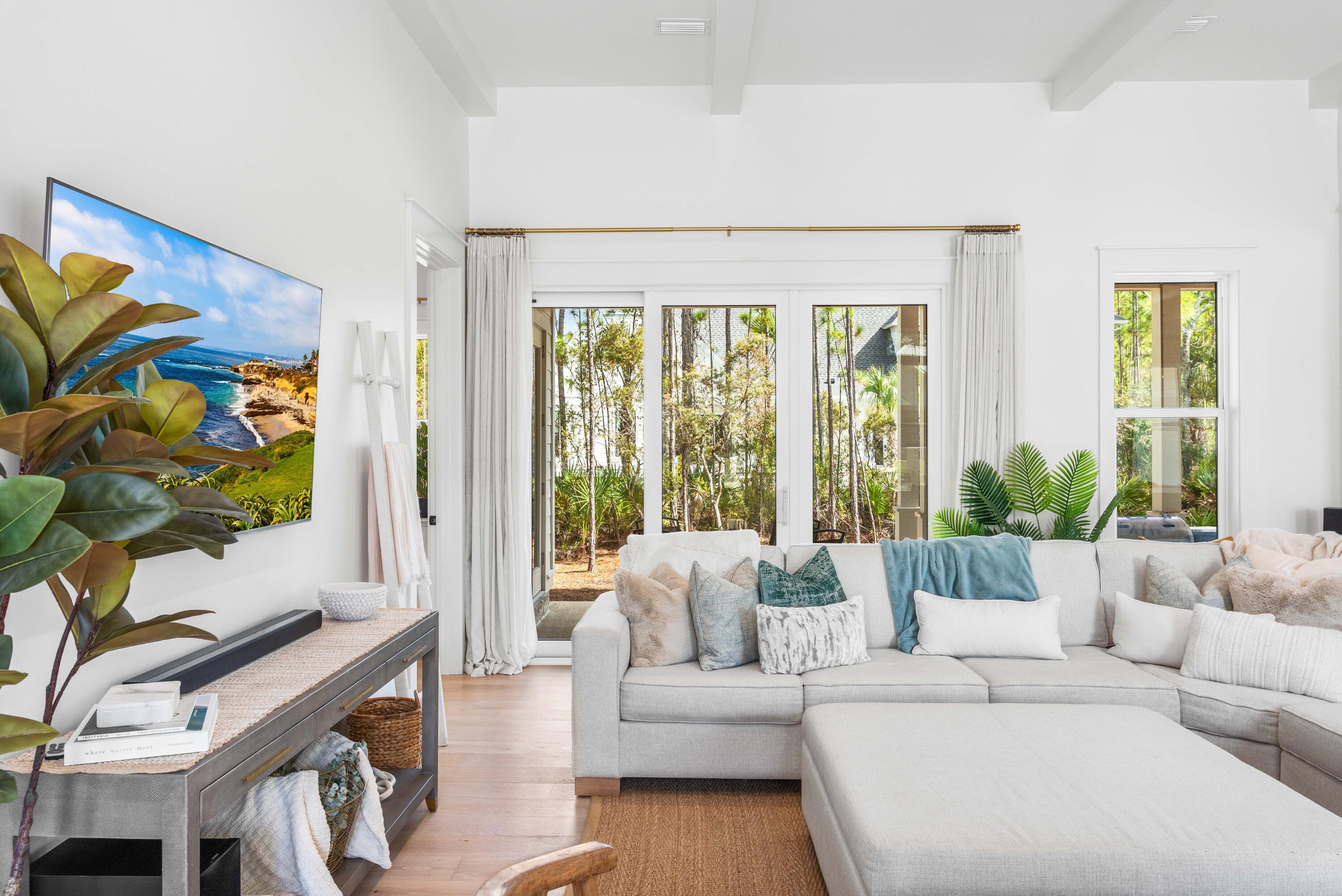 SECLUSION BAY - Residential