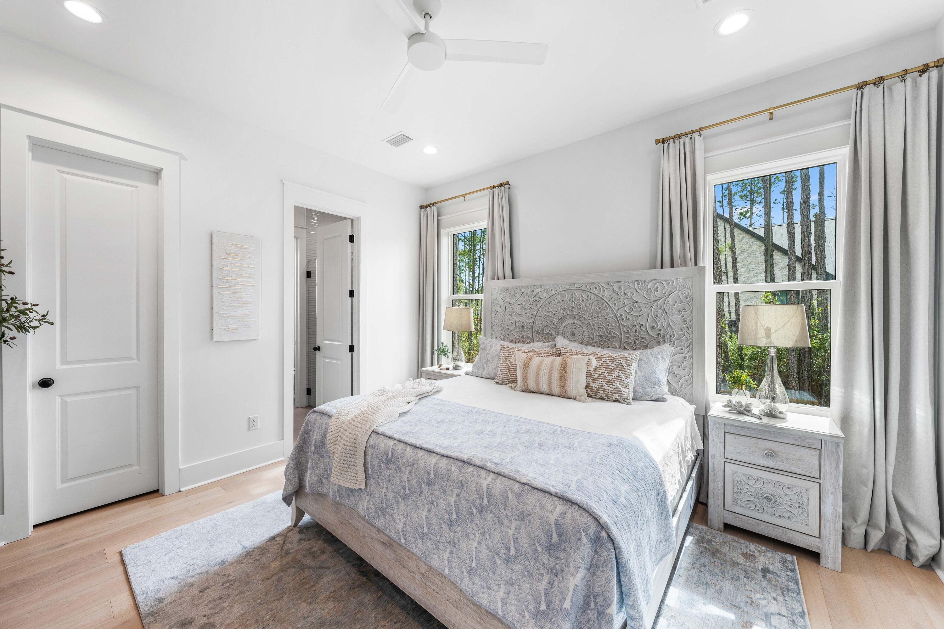 SECLUSION BAY - Residential