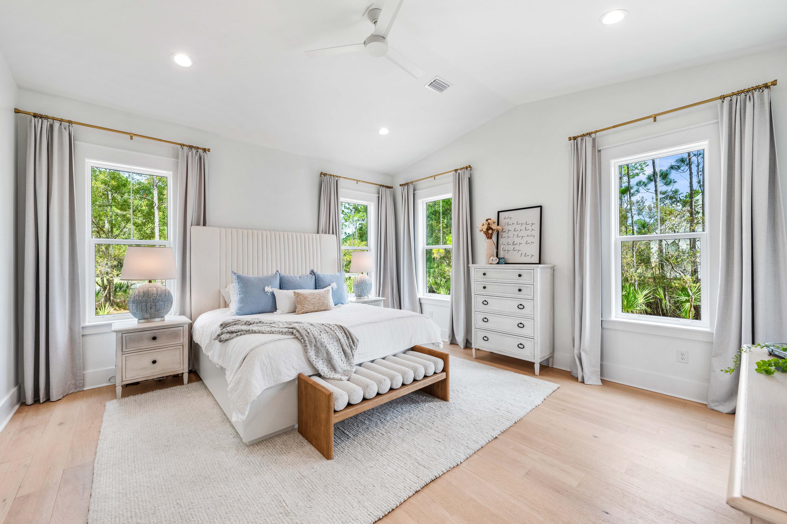 SECLUSION BAY - Residential