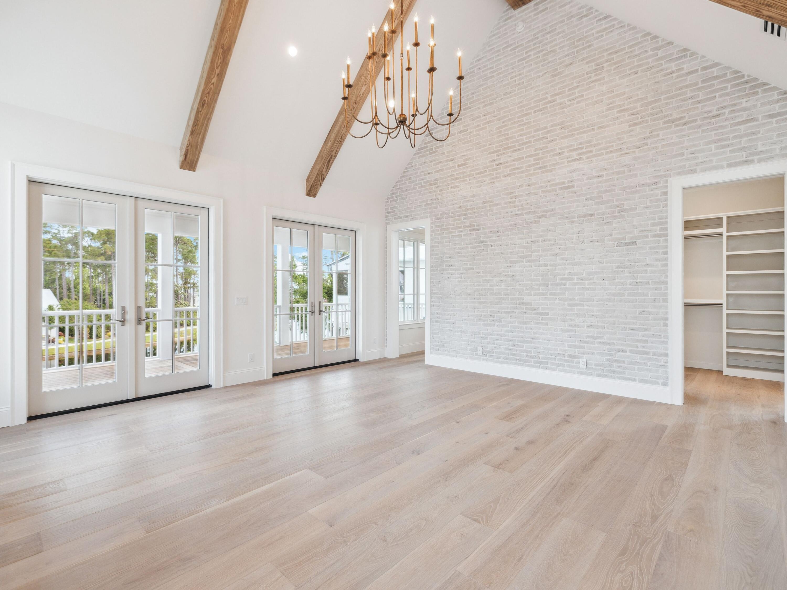 CHURCHILL OAKS - Residential